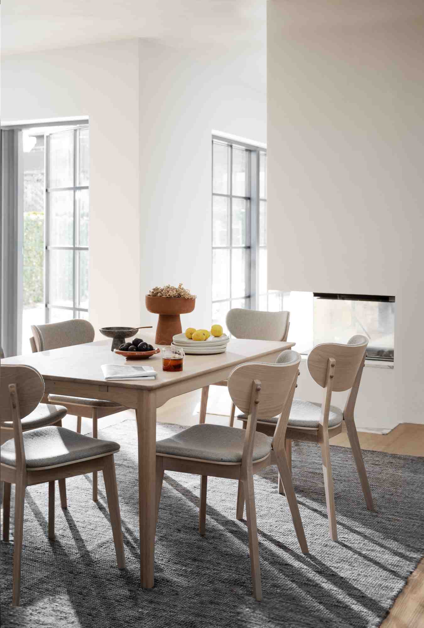 Design trifft Funktion: Esstisch Markham 140x90cm, Eiche Weiß pigmentiert.