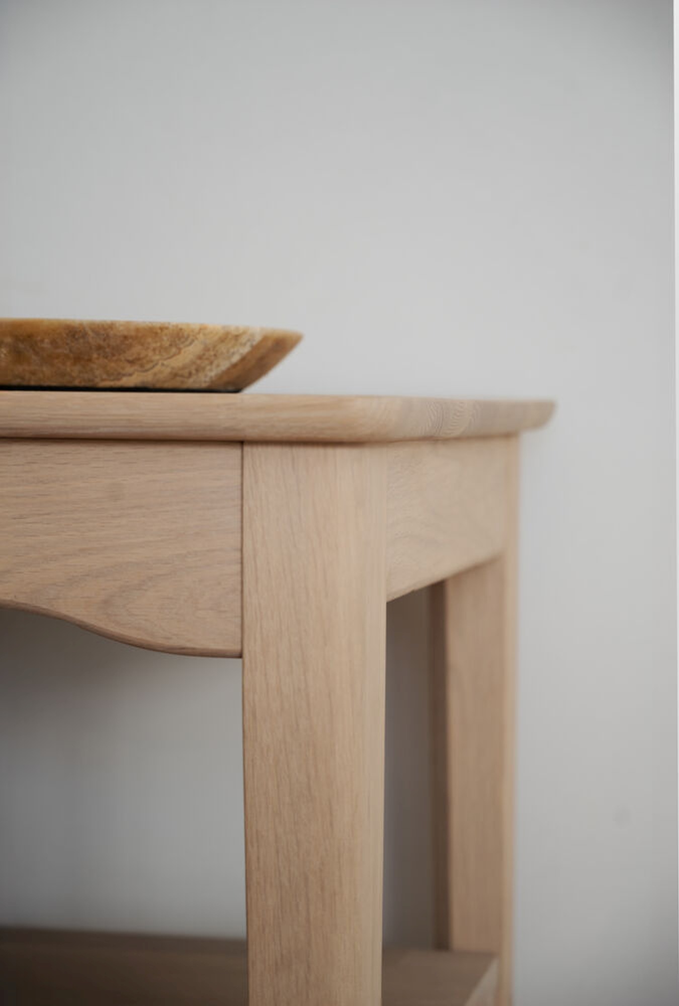 Konsole Markham mit Schublade, 140x40x75cm, Eiche Whitewash passt perfekt in stilvolle Wohnräume.