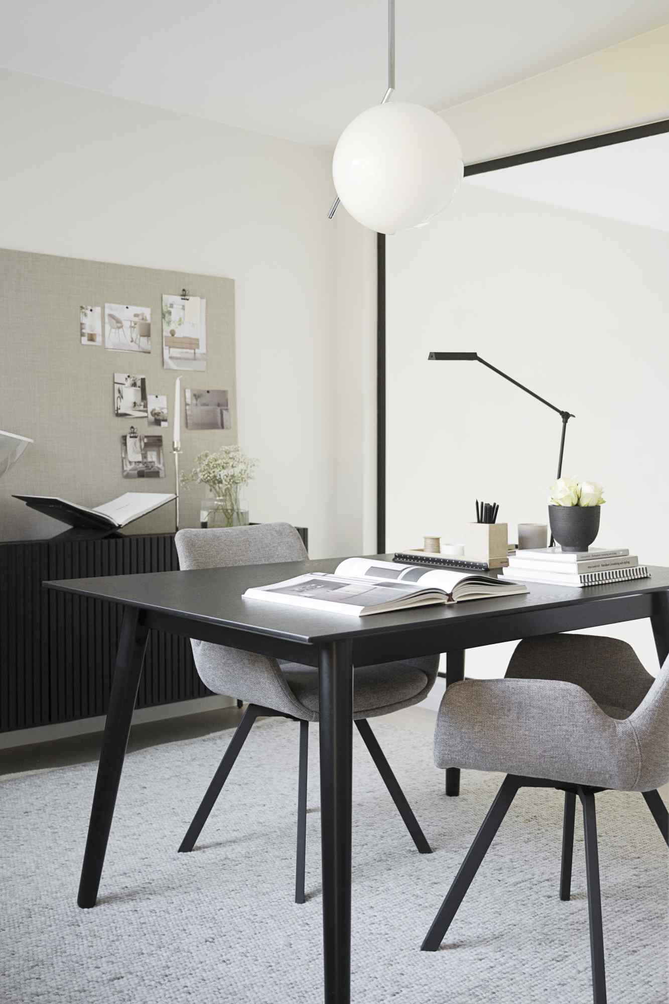 Esstisch Lotta 180x90cm, Esche Schwarz passt perfekt in stilvolle Wohnräume.