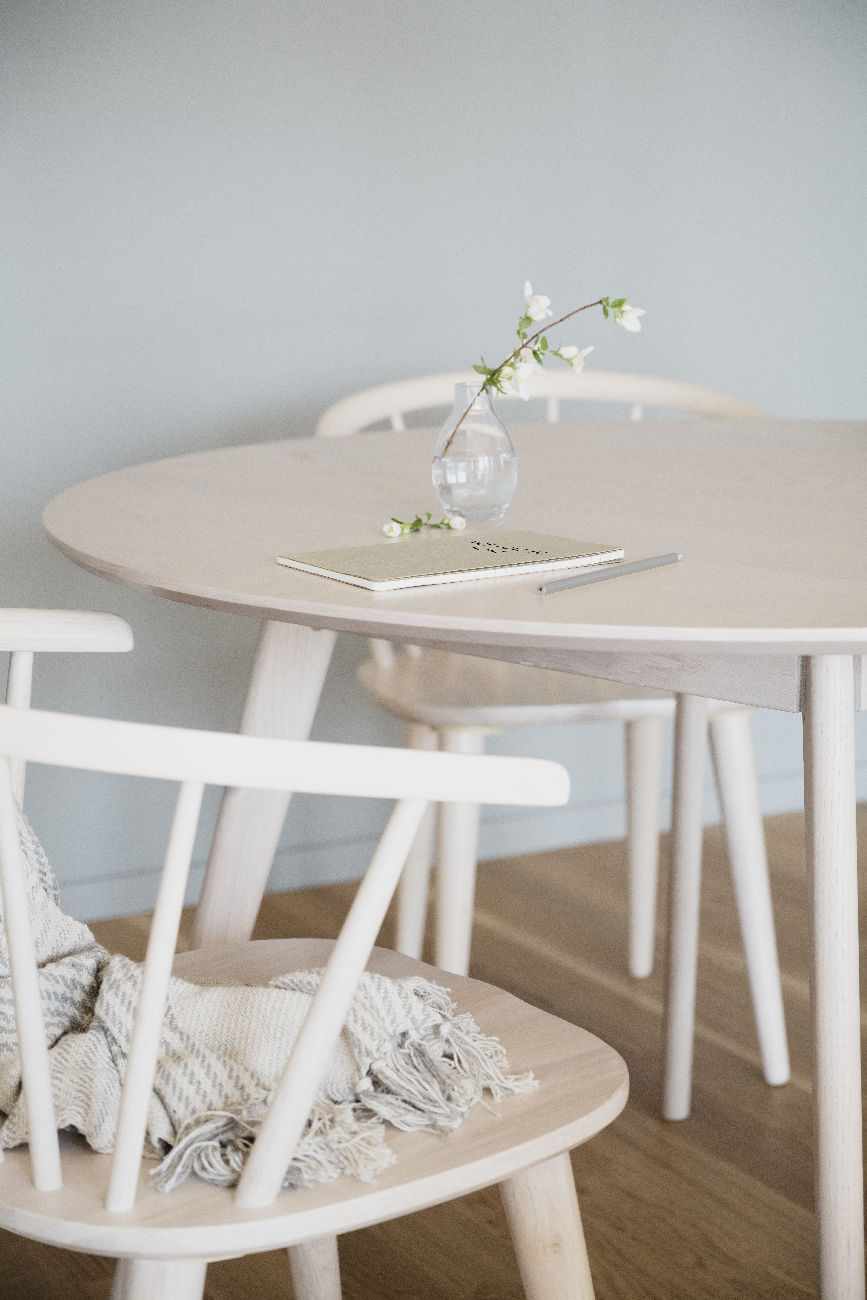 Esstisch Yumi Rund 115cm, MDF Eiche Weiß pigmentiert