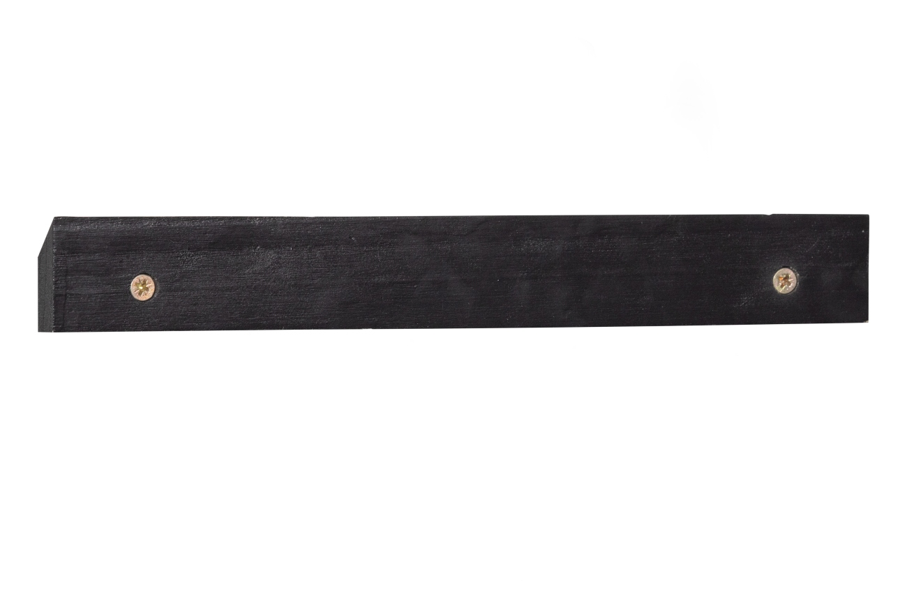 Der Nachttisch Nacy überzeugt mit seinem modernen Design. Gefertigt wurde er aus MDF-Holz, welches einen schwarzen Farbton besitzt. Das Gestell ist auch aus MDF und hat eine schwarze Farbe. Der Nachttisch verfügt über eine Schublade und ein Fach.
