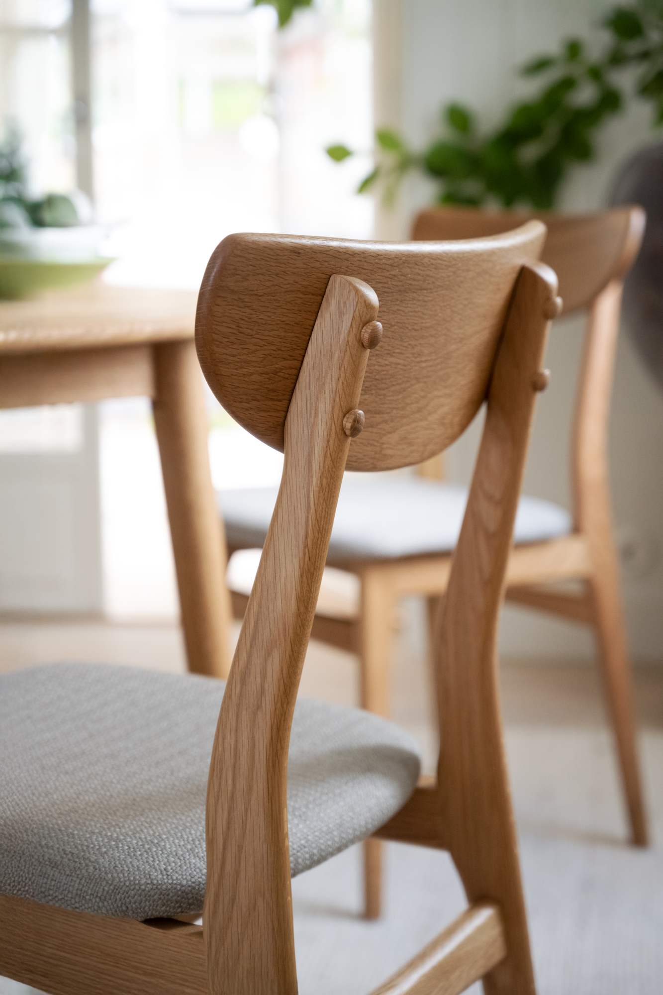 Jetzt entdecken: Stuhl Rodham 2er Set, Eiche / Graubeige mit hochwertiger Verarbeitung.