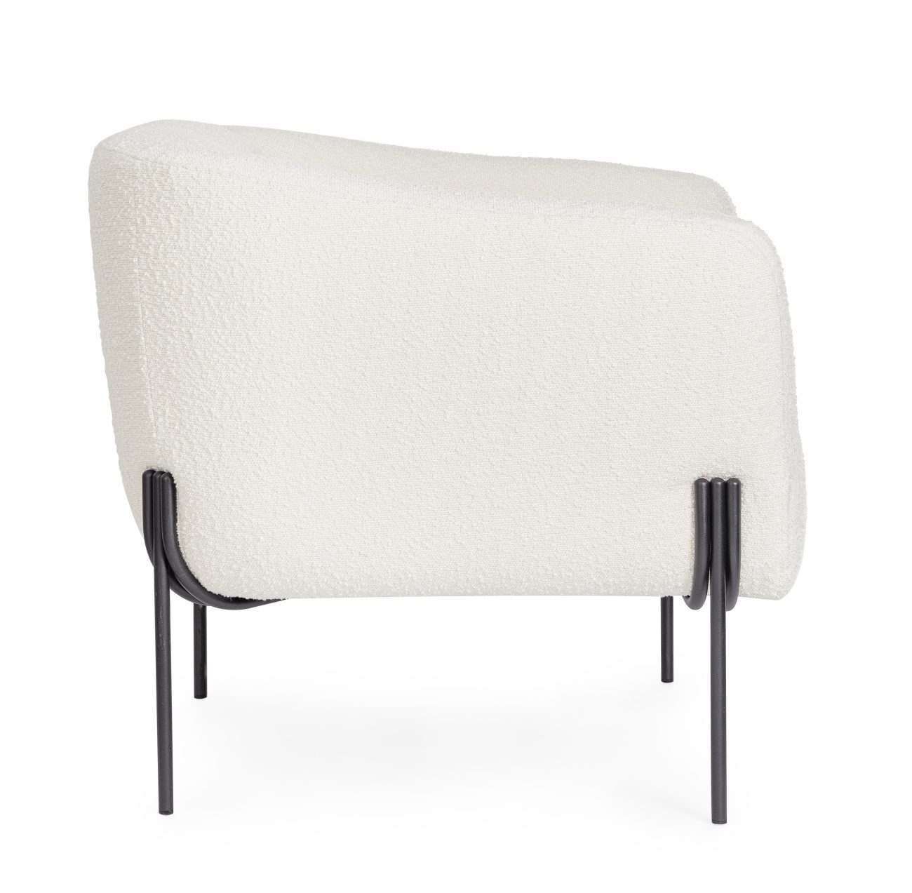 Der Sessel Claudine überzeugt mit seinem modernen Stil. Gefertigt wurde er aus Bouclè-Stoff, welcher einen weißen Farbton besitzt. Das Gestell ist aus Metall und hat eine schwarze Farbe. Der Sessel verfügt über eine Armlehne.