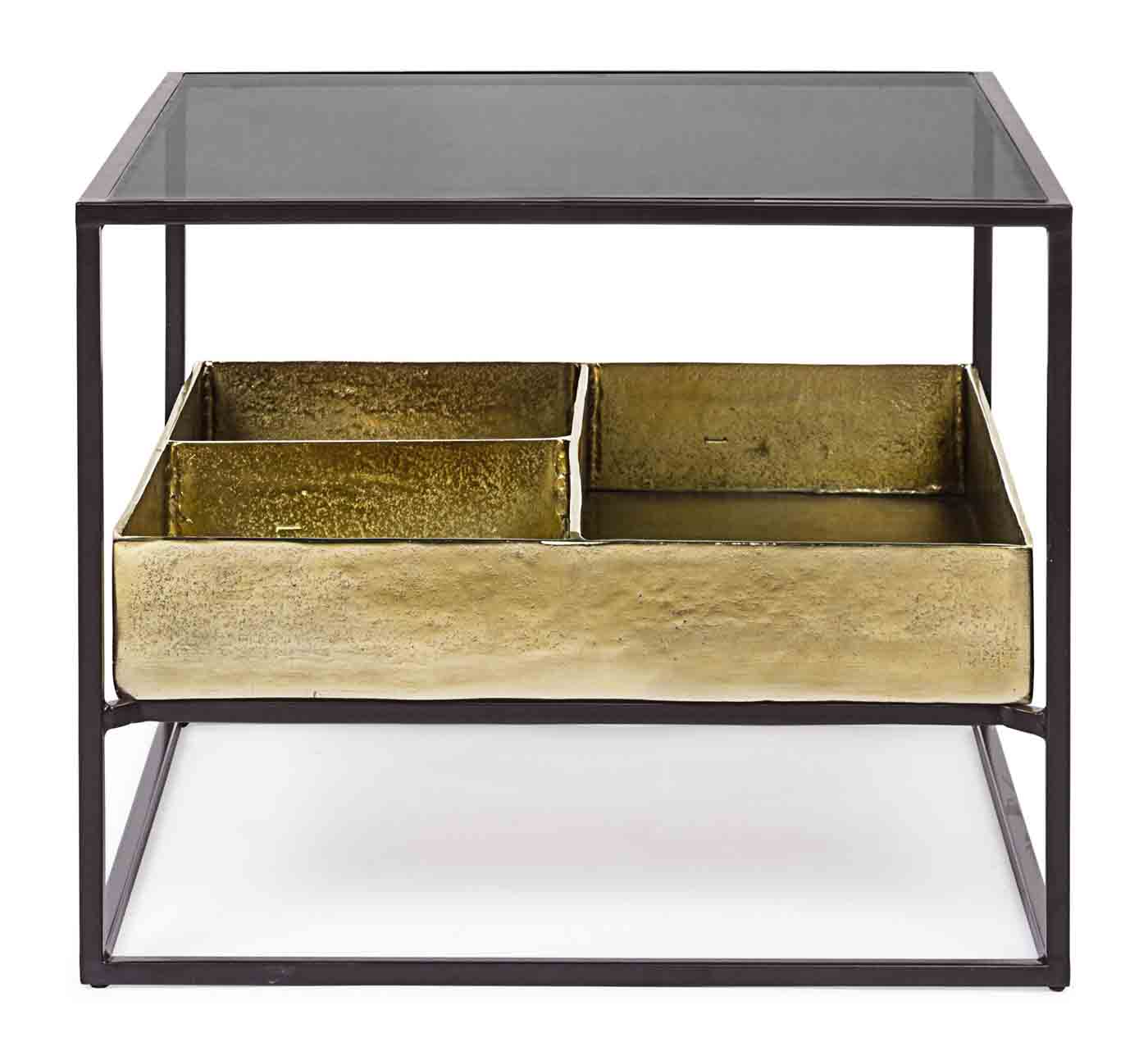 Stilvoller Beistelltischtisch Mavila verfügt über ein Stahlgestell, die Oberfläche ist aus Glas und der Tisch besitzt eine Unterplatte welche vergoldet wurde.