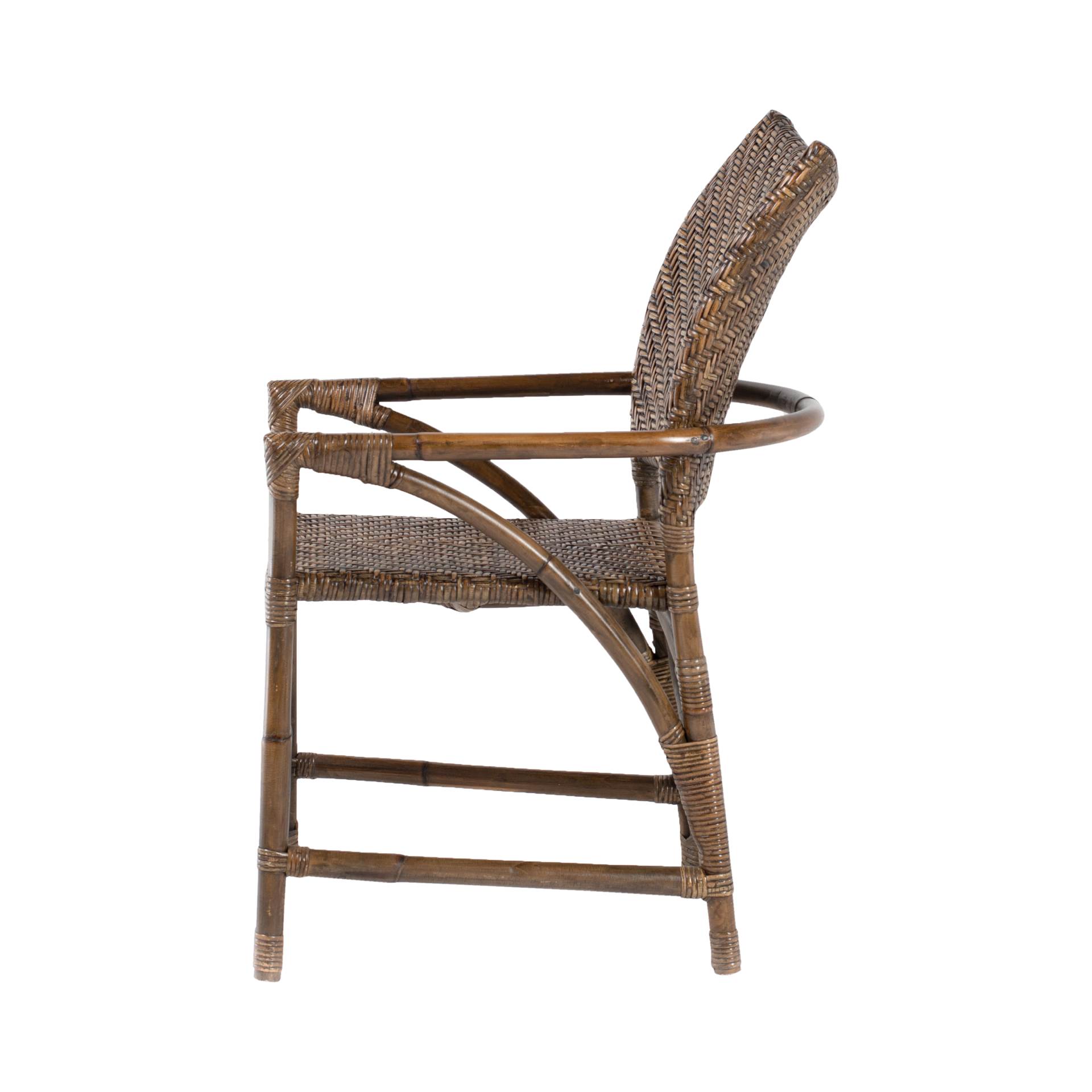 Der Armlehnstuhl Countess überzeugt mit seinem Landhaus Stil. Gefertigt wurde er aus Rattan, welches einen braunen Farbton besitzt. Der Stuhl verfügt über eine Armlehne und ist im 2er-Set erhältlich. Die Sitzhöhe beträgt beträgt 43 cm.