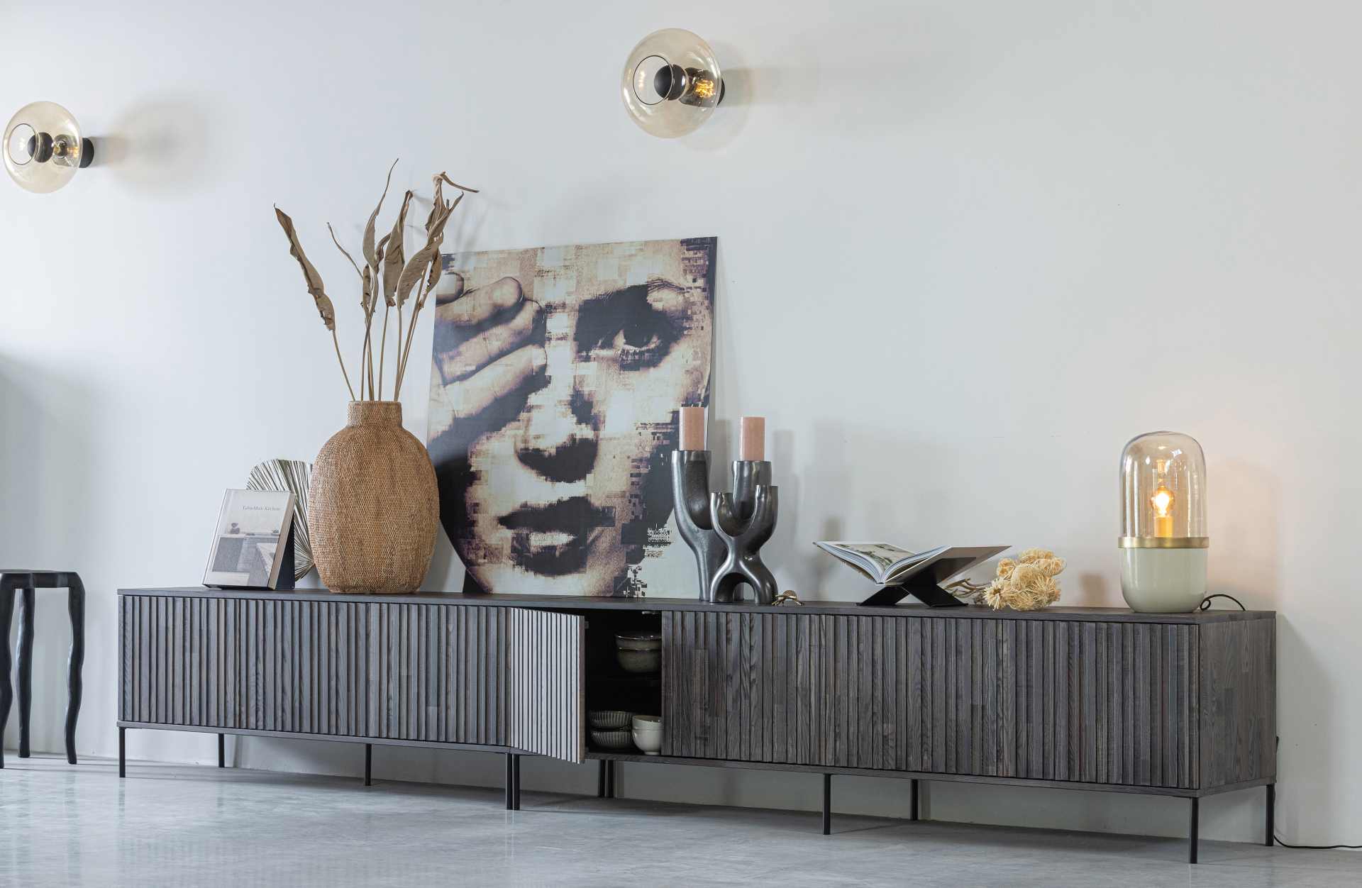 TV-Board Gravure aus Eschenholz 150 cm, Espresso