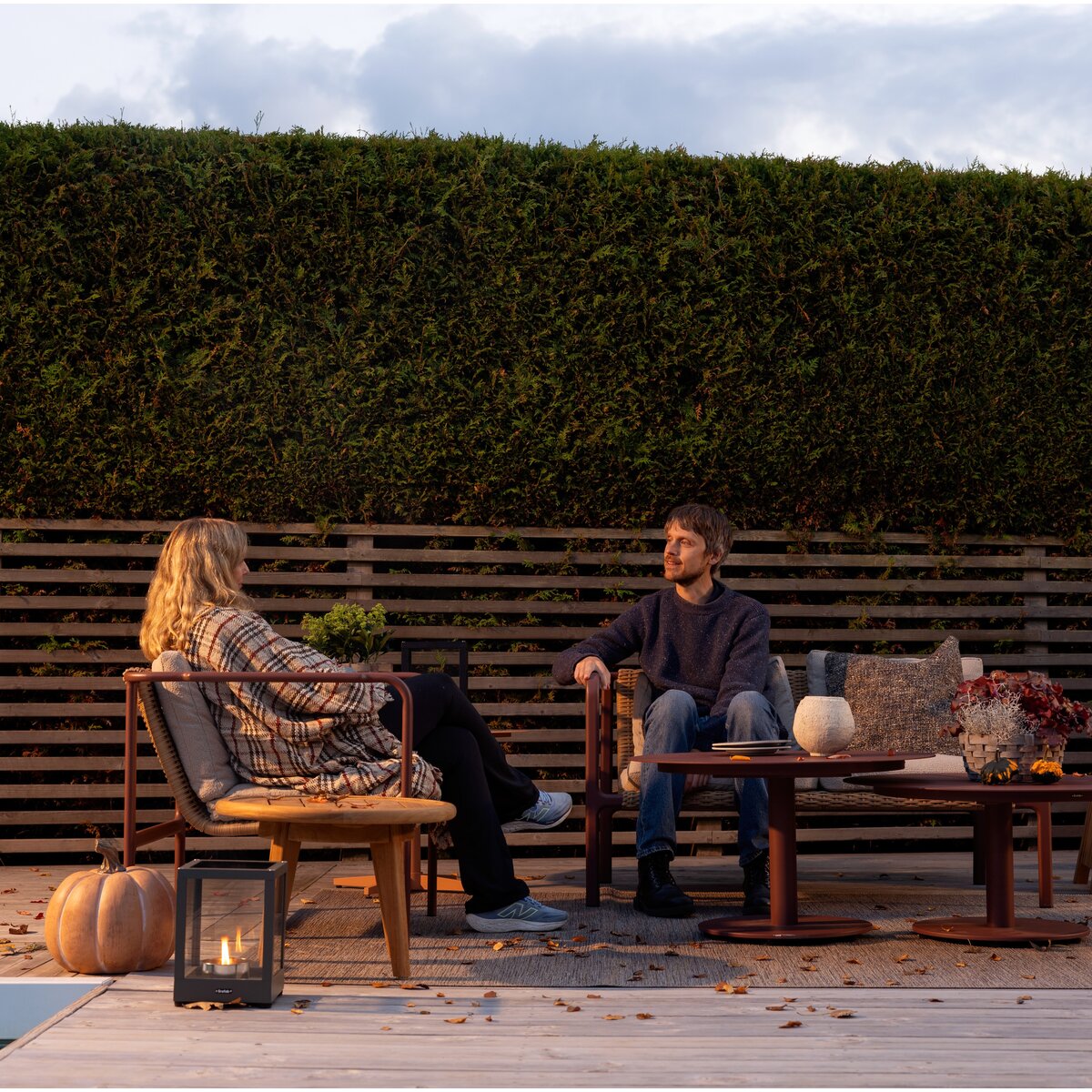 Gartensofa Motty 2-Sitzer, Aluminium & Polyrattan, Zinnoberrot/Beige