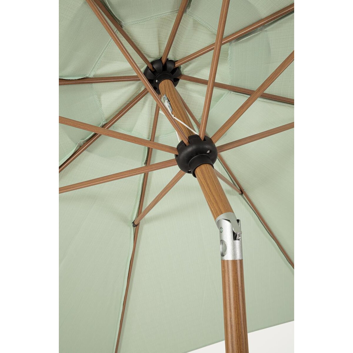 Sonnenschirm Palinuro aus Metall, modern und neigbar, Ø 300 cm, minzgrün, mit winddichtem Kamin