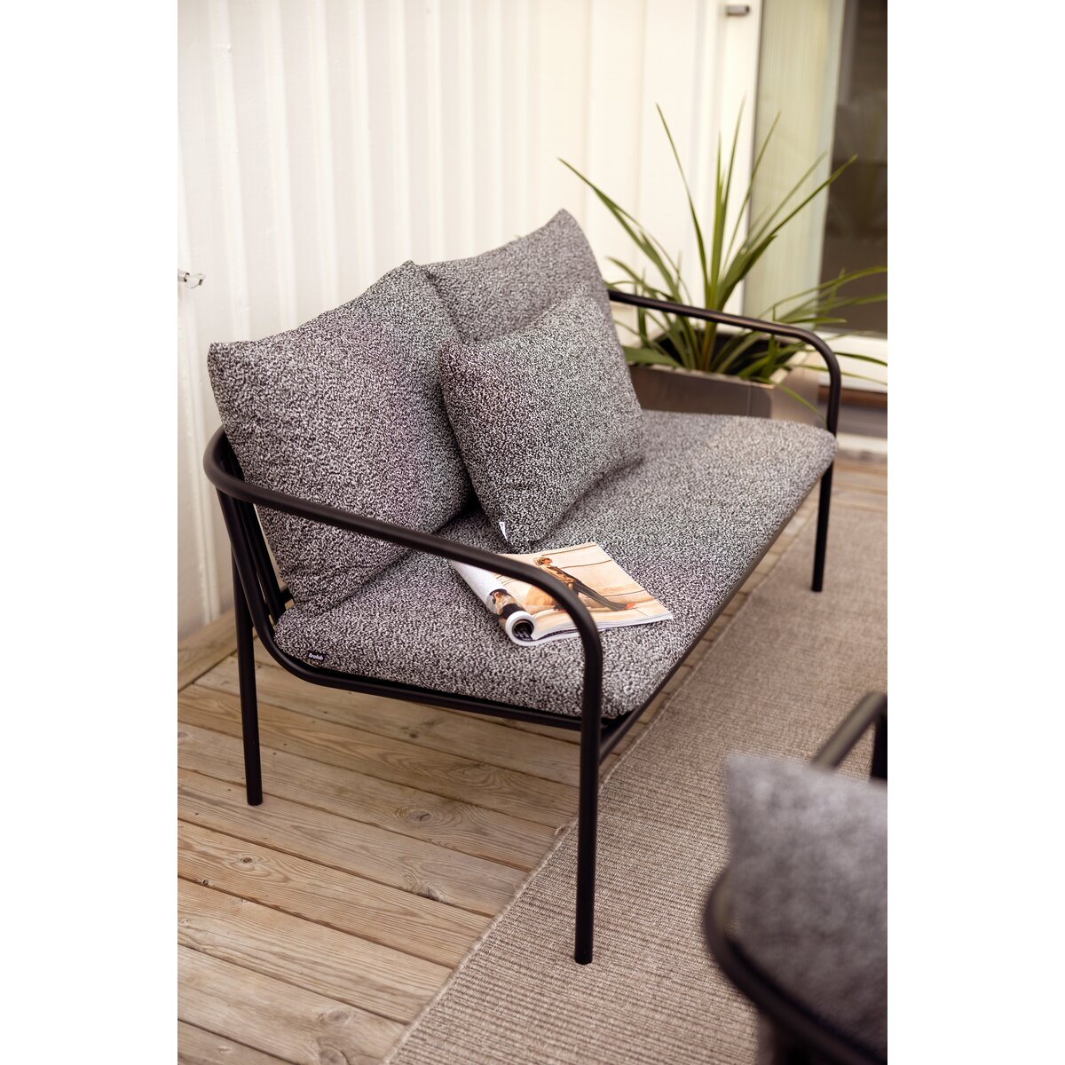 Gartensofa Bendt 2-Sitzer, Aluminium & Teddy-Stoff, Anthrazit/Schwarz