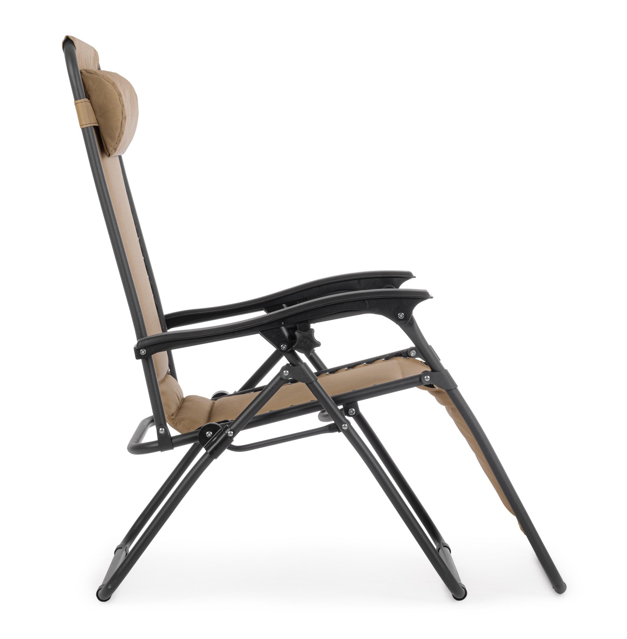 Der Loungesessel Wayne überzeugt mit seinem modernen Design. Gefertigt wurde er aus Textilene, welches einen Beigen Farbton besitzt. Das Gestell ist aus Metall und hat eine schwarze Farbe. Der Sessel ist klappbar.