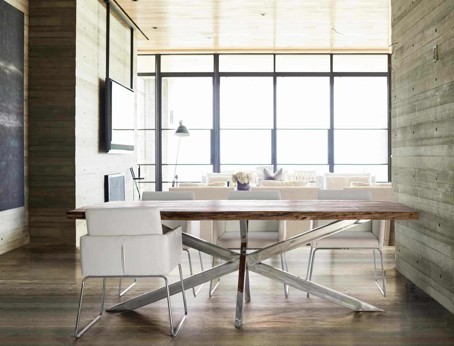Der Esstisch Arkansas überzeugt mit seinem moderndem Design gefertigt wurde er aus Akazienholz, welches einen natürlichen Farbton besitzt. Das Gestell des Tisches ist aus Metall und ist in einer silbernen Farbe. Der Tisch besitzt eine Breite von 220 cm.