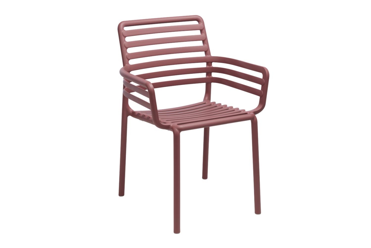 Der Gartenstuhl Bora überzeugt mit seinem modernen Design. Gefertigt wurde er aus Kunststoff, welches einen roten Farbton besitzt. Das Gestell ist auch aus Kunststoff und hat eine rote Farbe. Die Sitzhöhe des Stuhls beträgt 48 cm.