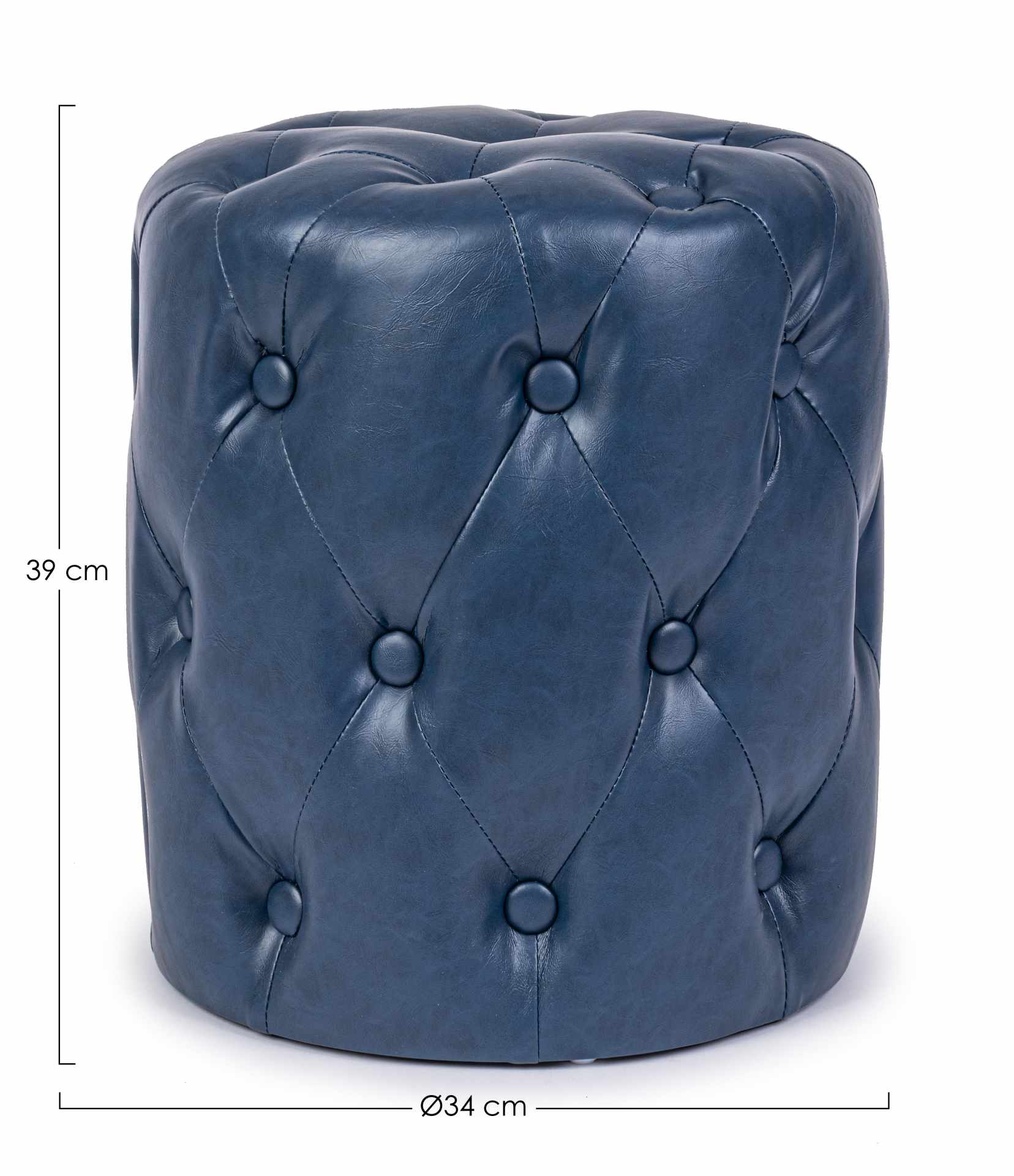 Der Pouf Batilda überzeugt mit seinem klassischen Design. Gefertigt wurde er aus Kunstleder in Chesterfiel-Optik, welches einen blauen Farbton besitzt. Das Gestell ist aus Kiefernholz. Der Durchmesser beträgt 34 cm.