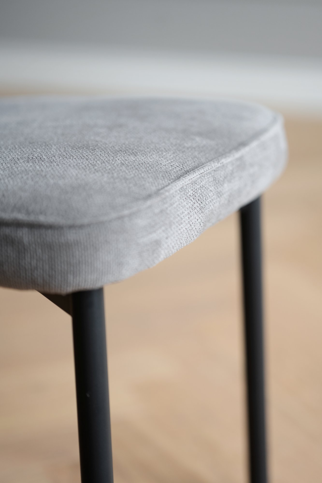 Stuhl Paisley 2er Set, Grau-Braun – modernes Design trifft Komfort.