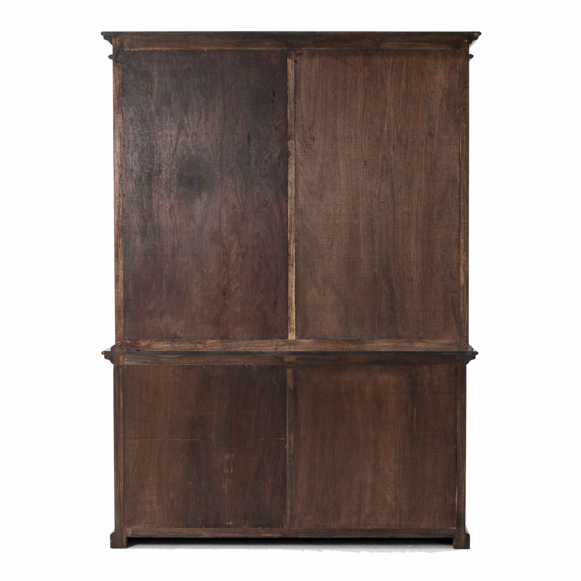 Der Bücherschrank Halifax Mindi überzeugt mit seinem Landhaus Stil. Gefertigt wurde er aus Mindi Holz, welches einen braunen Farbton besitzt. Der Schrank verfügt über vier Türen, zwei Schubladen und acht offene Fächer. Die Breite beträgt 160 cm.