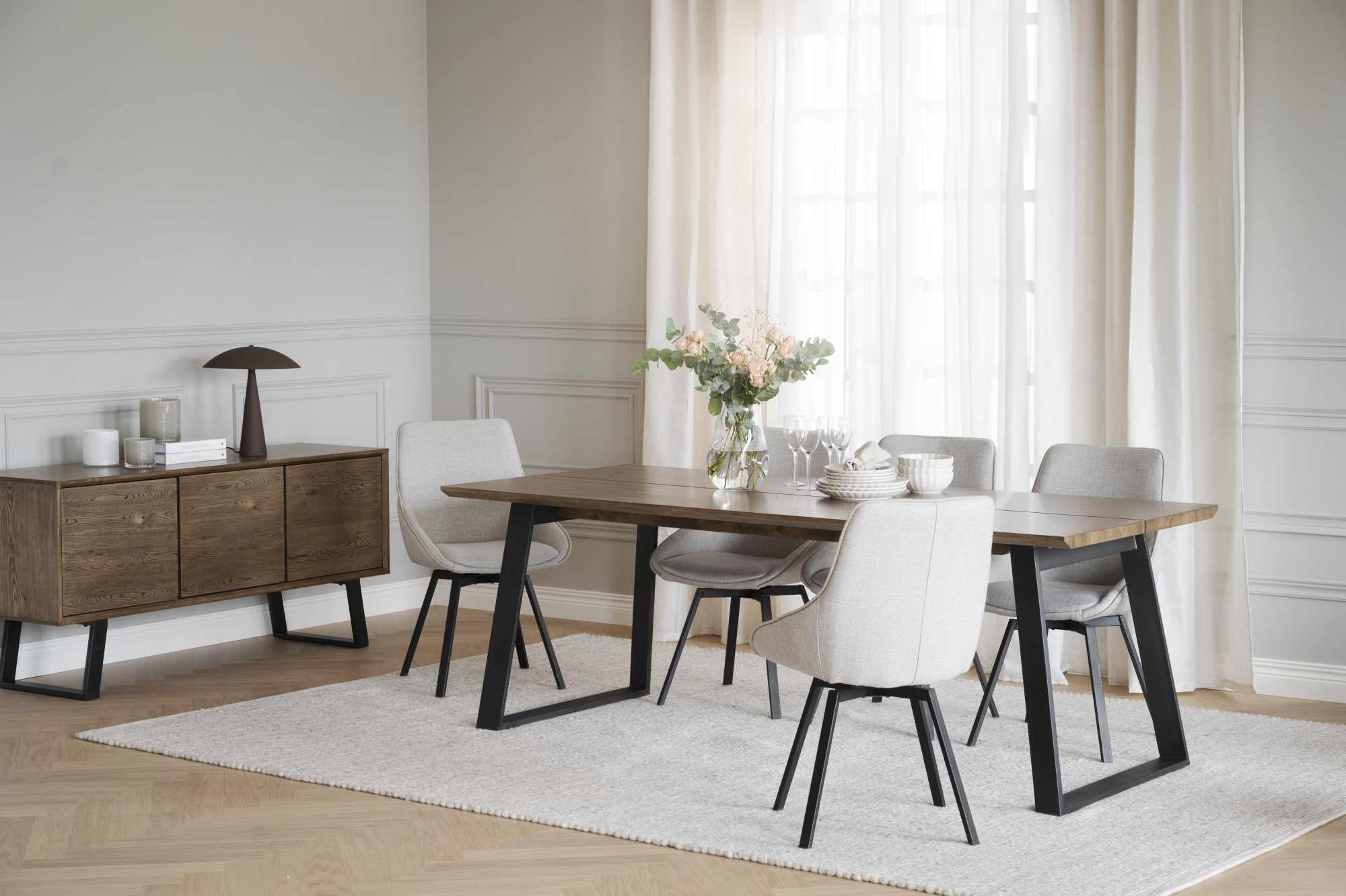 Komfortabel & schön – Esstisch Melville 210x95cm, Wildeiche Braun.