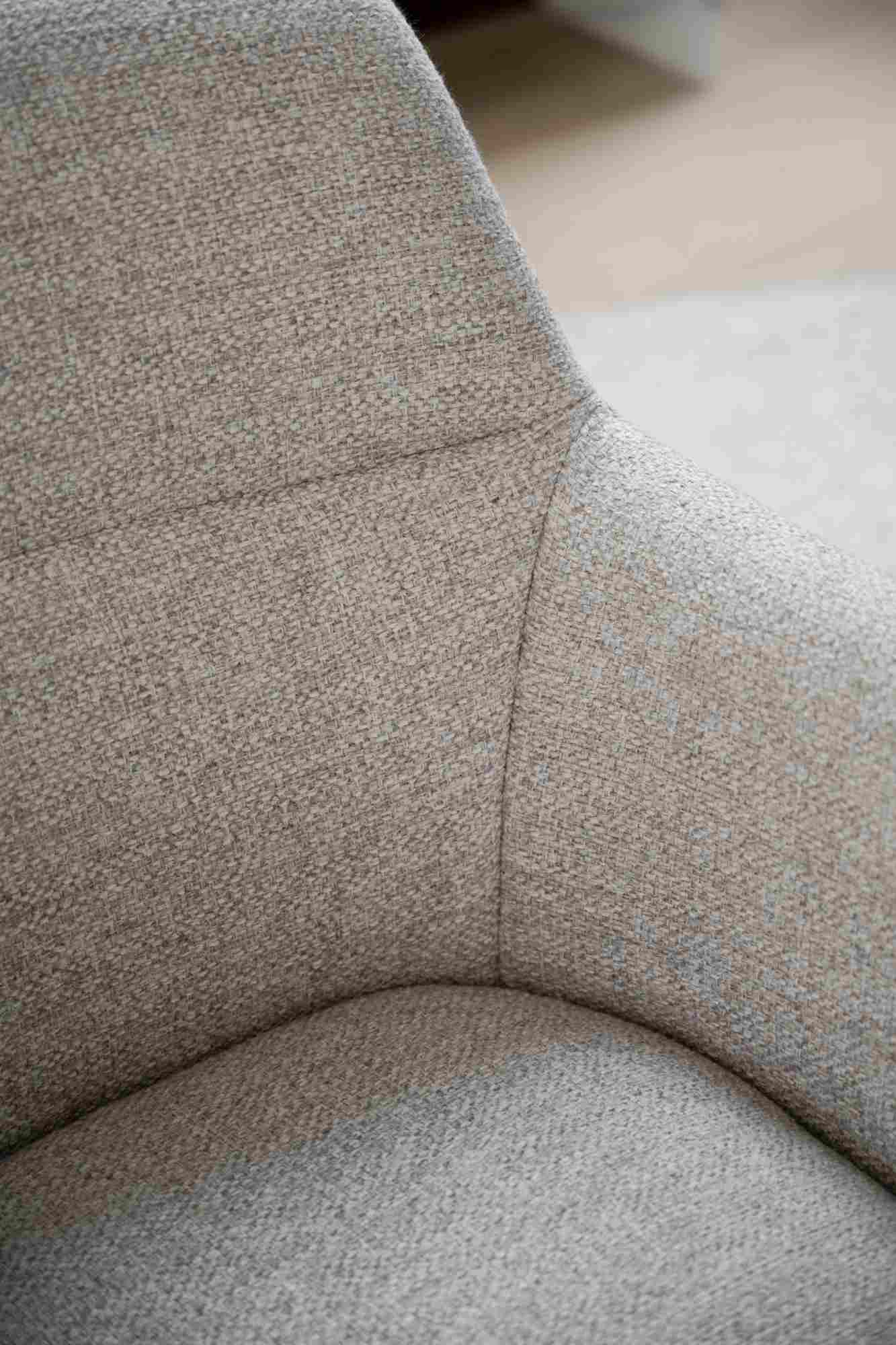 Stuhl Gladstone 2er Set mit Armlehnen, drehbar, Hellbeige – modernes Design trifft Komfort.