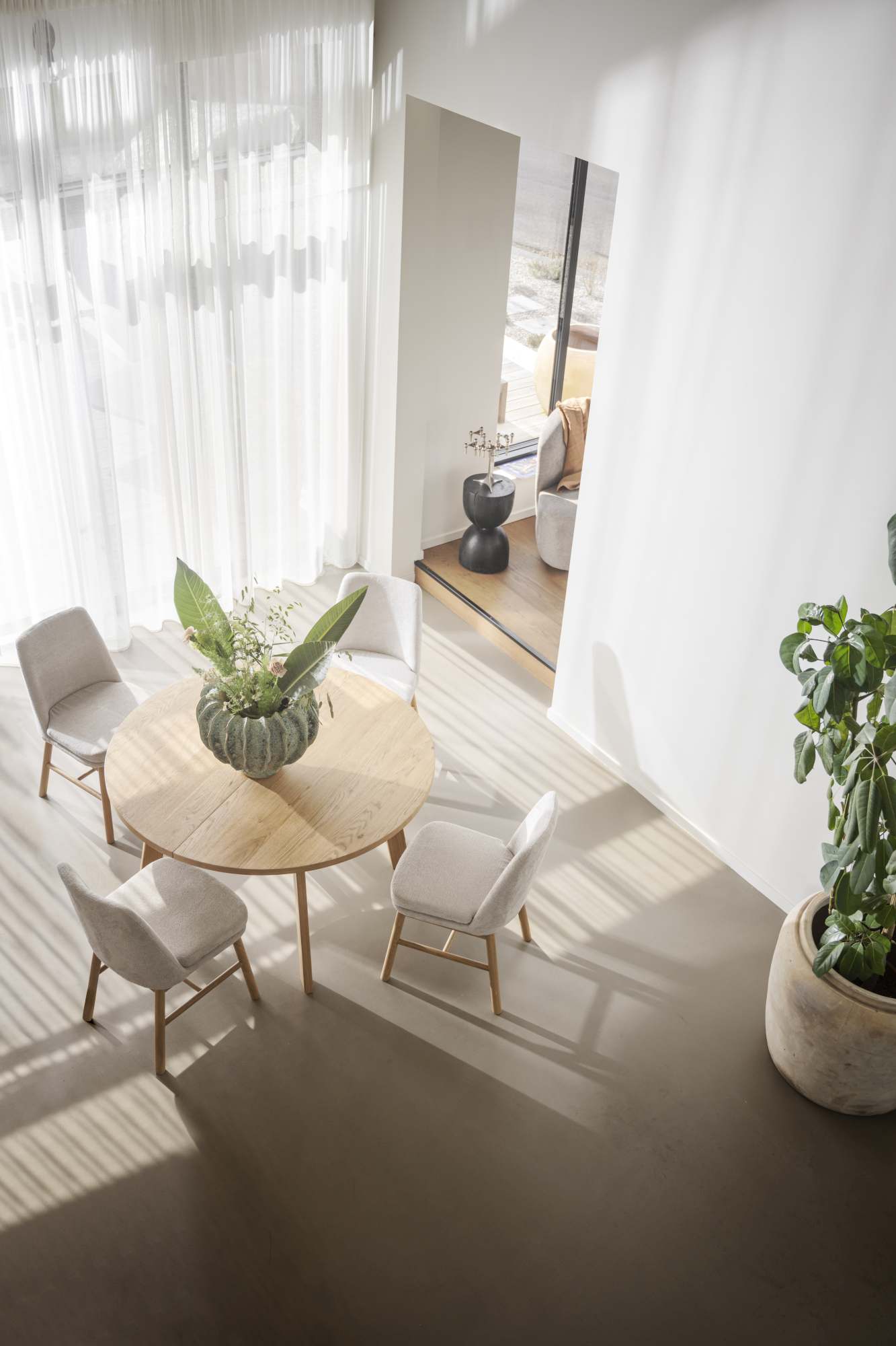 Jetzt entdecken: Esstisch Glenside Rund 130cm, Eiche Natur mit hochwertiger Verarbeitung.