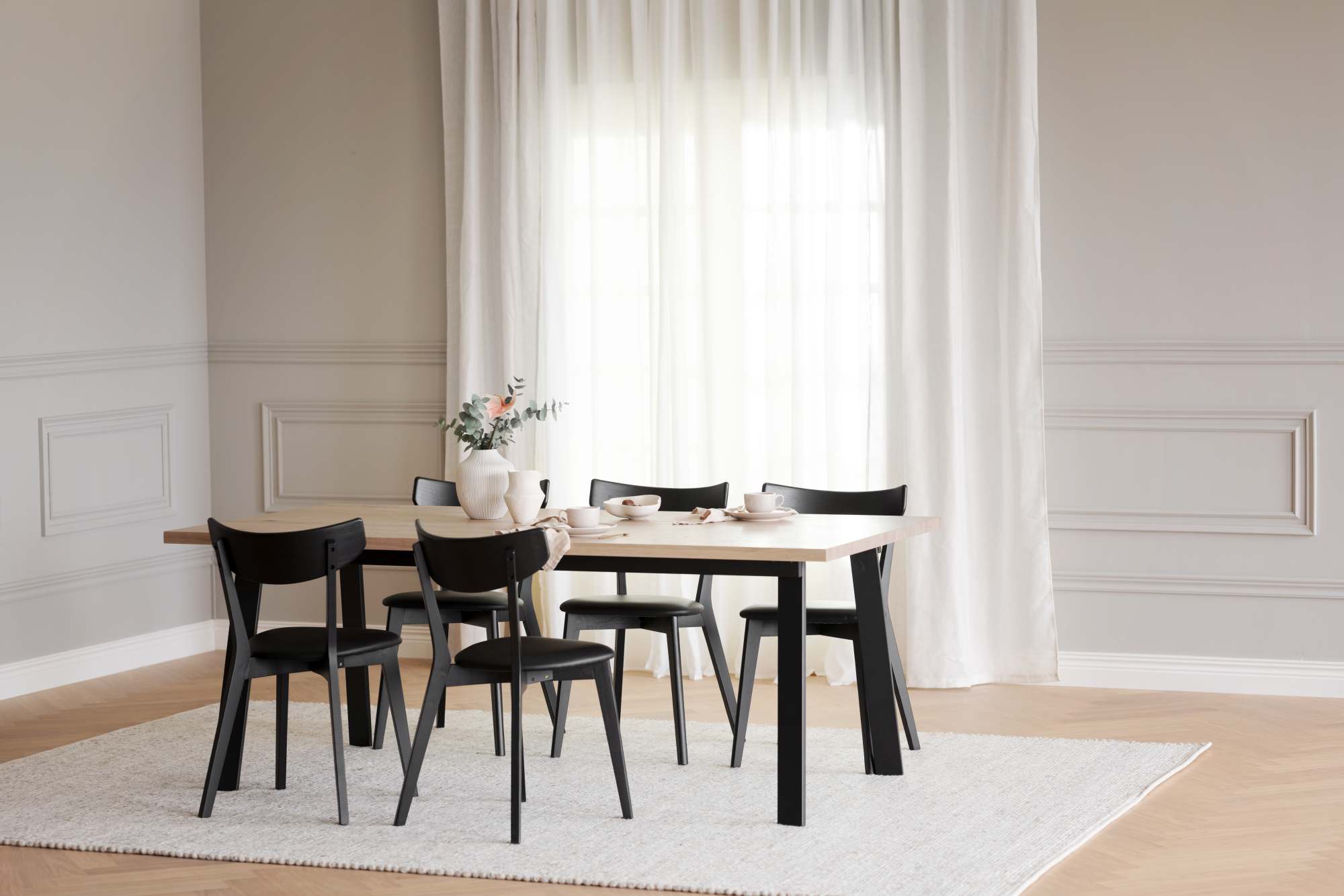 Esstisch Winnipeg 200x100cm, Eiche Weiß pigmentiert passt perfekt in stilvolle Wohnräume.