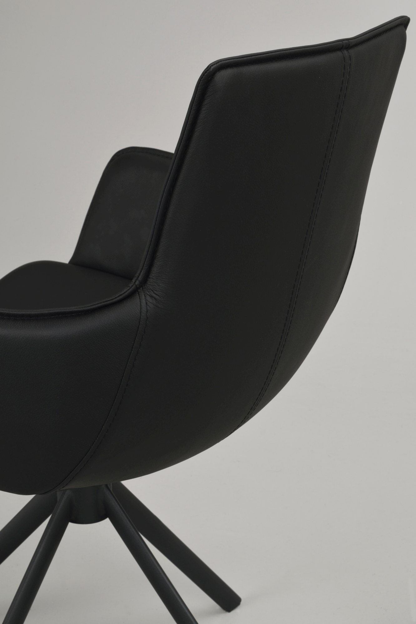 Hochwertiger Stuhl Lowell 2er Set Drehgestell mit Armlehnen, Leder Schwarz für jede Einrichtung.