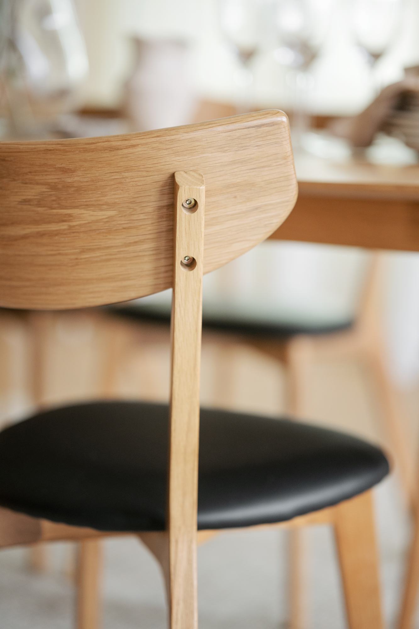 Stuhl Ami Eiche 2er Set, Natur / Schwarz – stilvoller Blickfang für Ihr Zuhause.