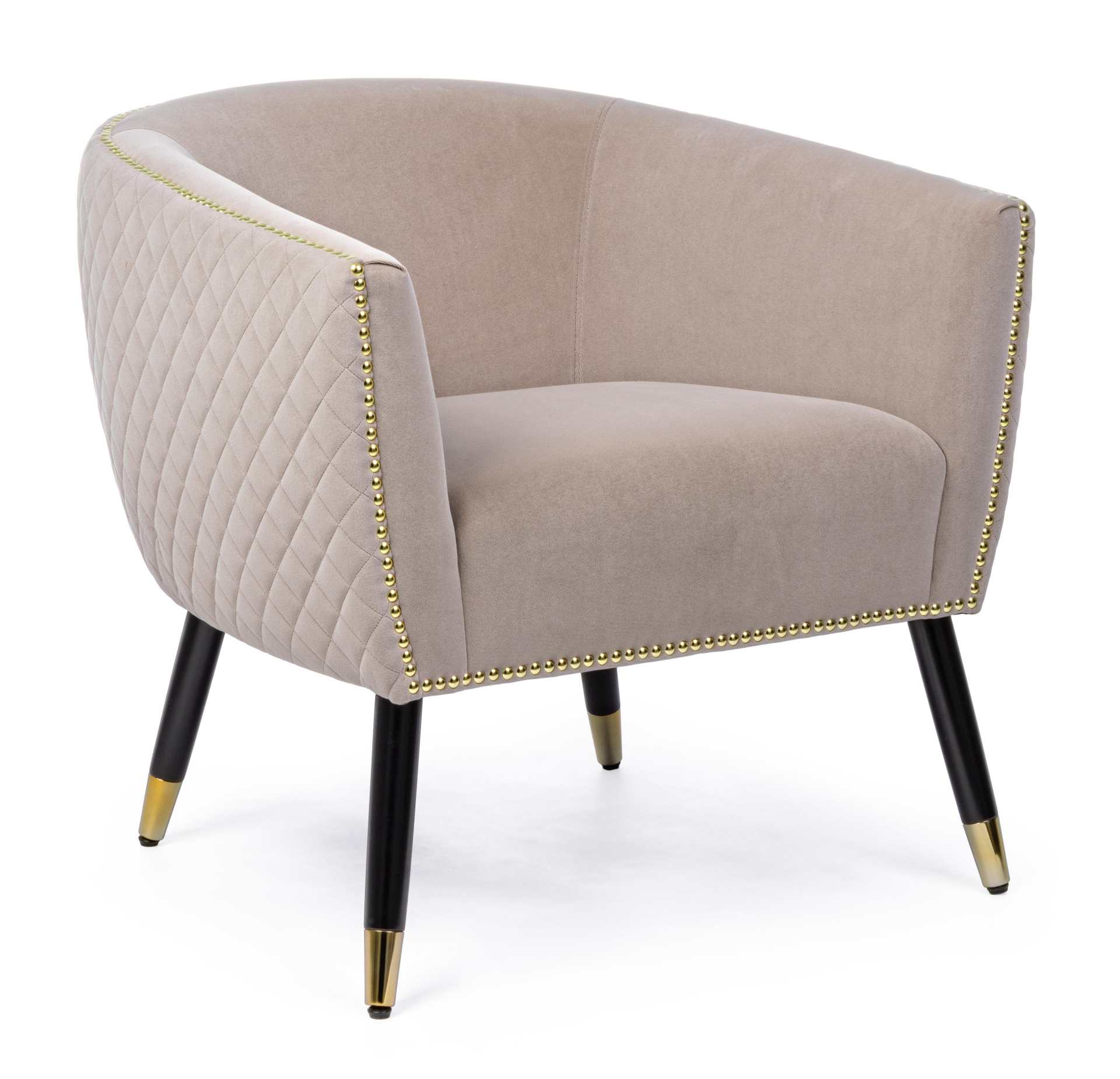 Der Sessel Caitlin überzeugt mit seinem modernen Design. Gefertigt wurde er aus Stoff in Samt-Optik, welcher einen hellgrauen Farbton besitzt. Das Gestell ist aus Kautschukholz und hat eine schwarze Farbe. Der Sessel besitzt eine Sitzhöhe von 45 cm. Die B