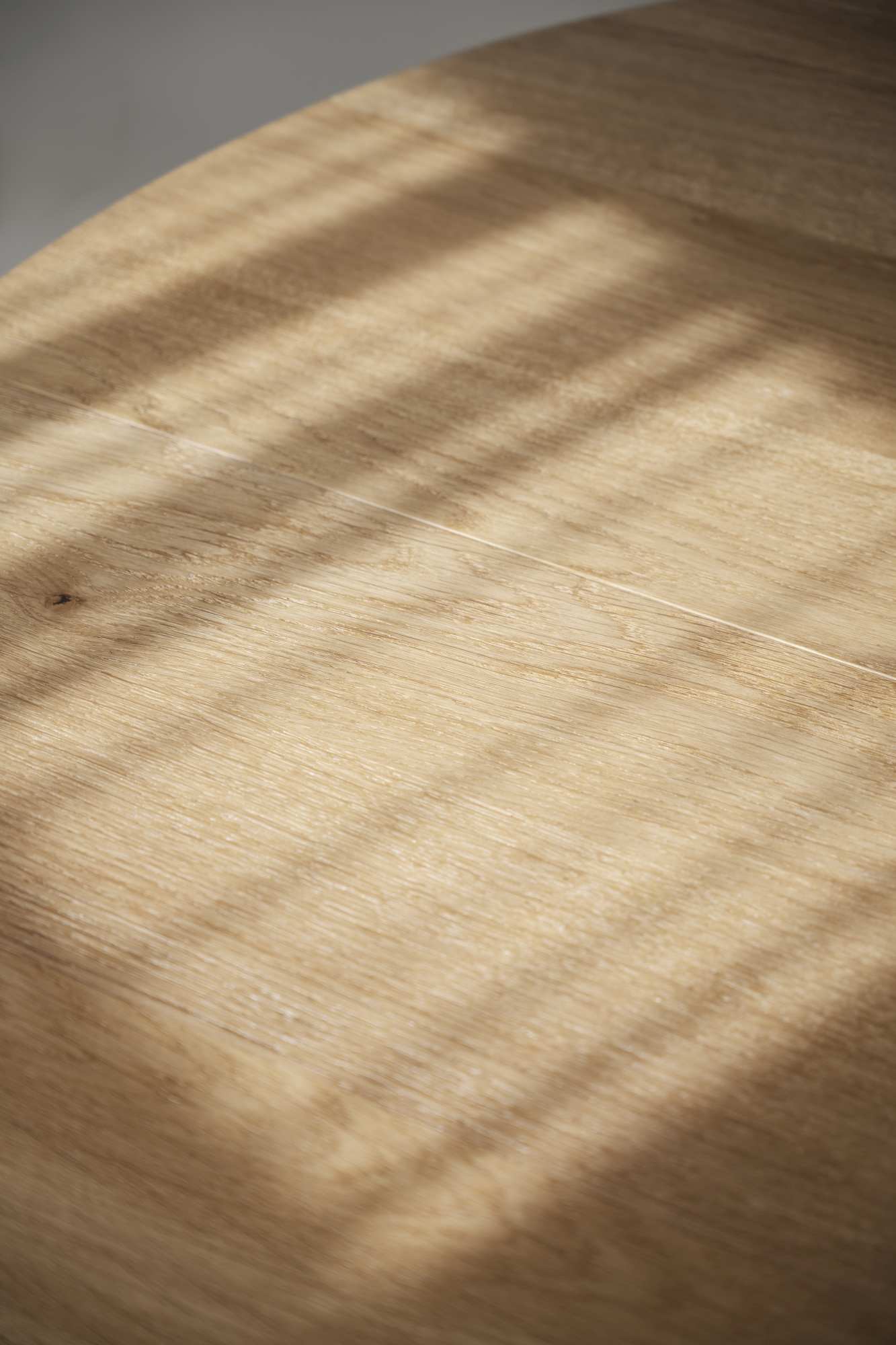 Jetzt entdecken: Esstisch Glenside Rund 130cm, Eiche Natur mit hochwertiger Verarbeitung.