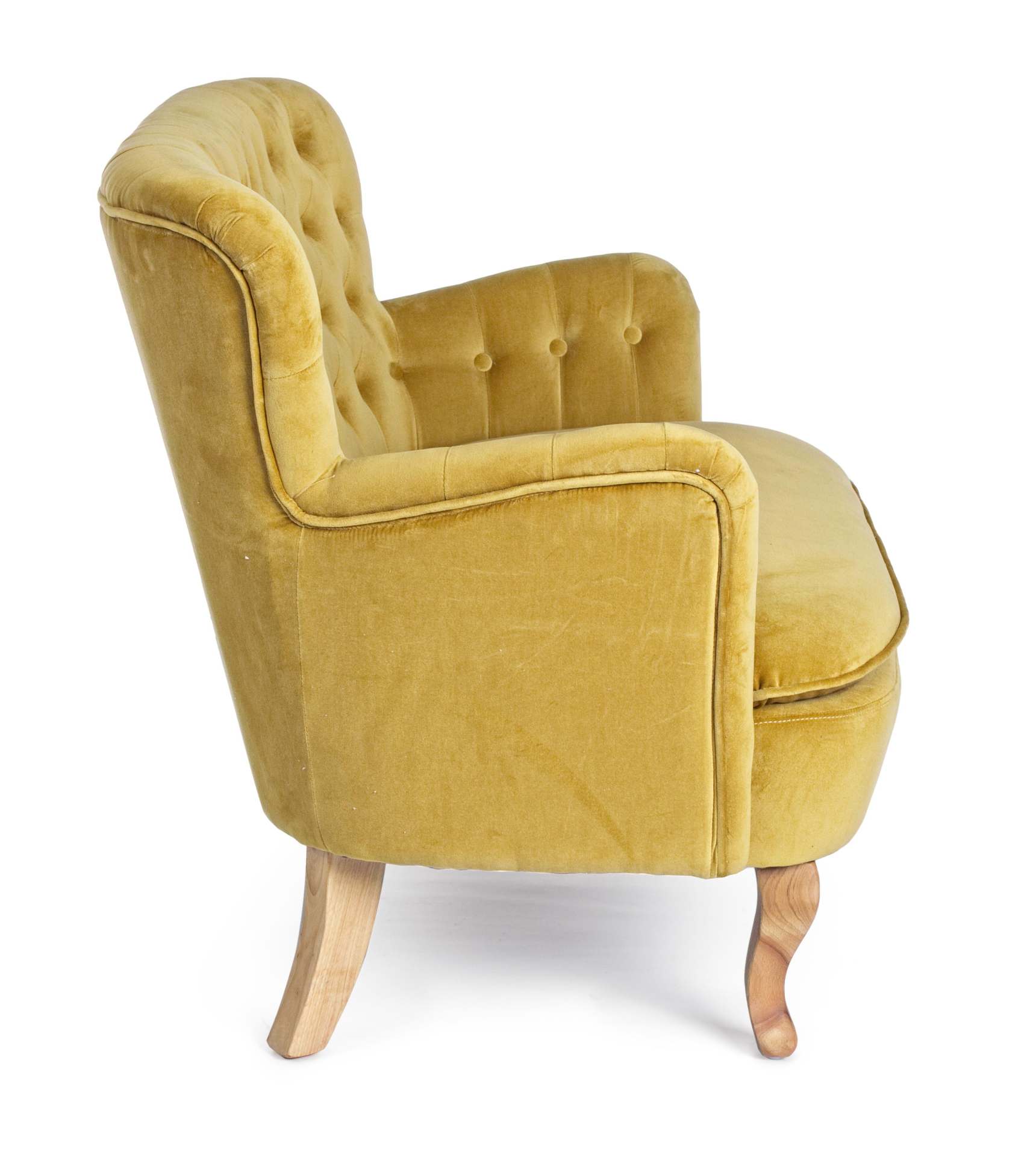 Das Sofa Orlins überzeugt mit seinem klassischen Design. Gefertigt wurde es aus Stoff in Samt-Optik, welcher einen gelben Farbton besitzt. Das Gestell ist aus Kiefernholz und hat eine natürliche Farbe. Das Sofa ist in der Ausführung als 2-Sitzer. Die Brei