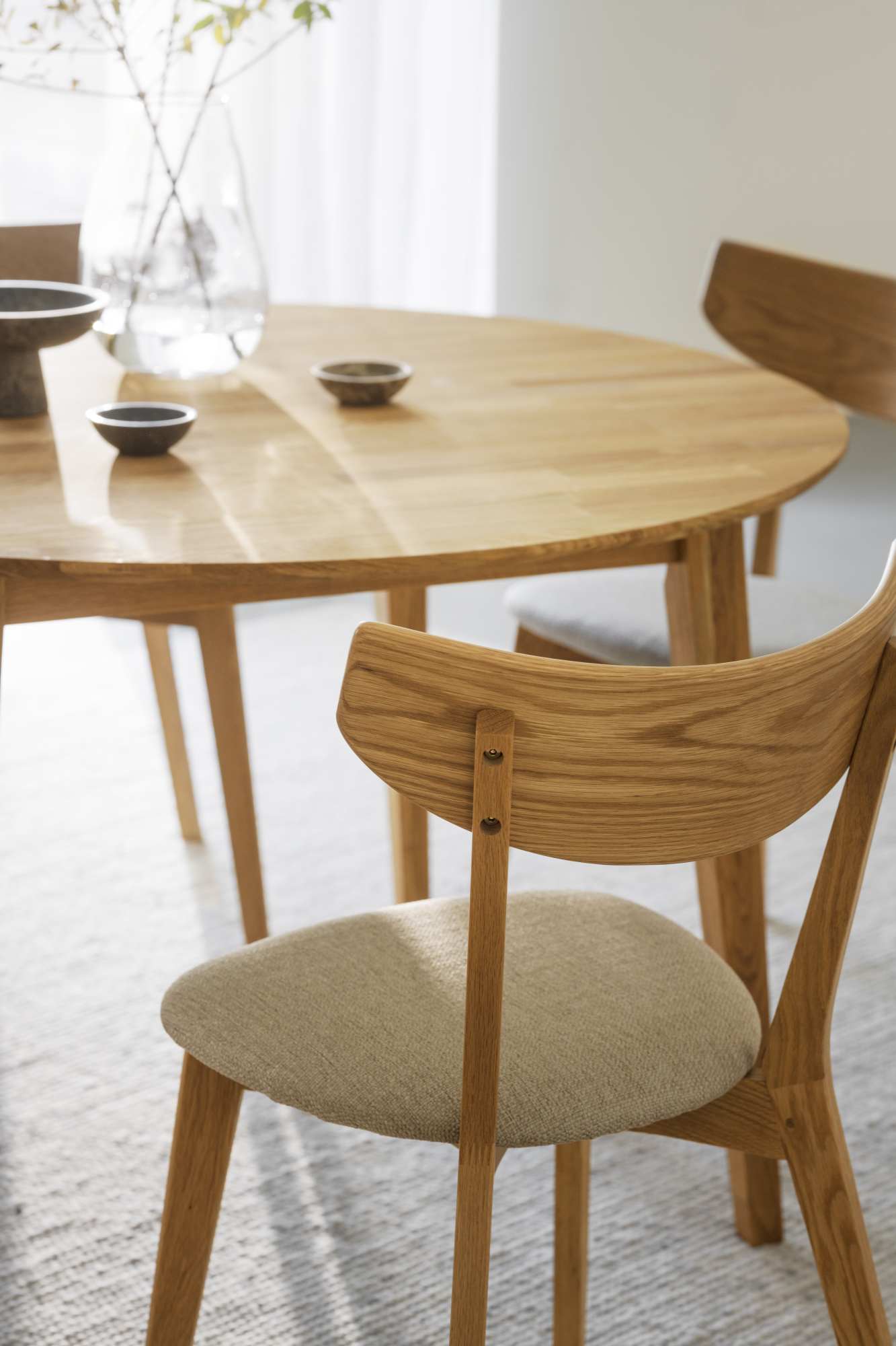 Stuhl Ami Eiche 2er Set, Natur / Sand passt perfekt in stilvolle Wohnräume.