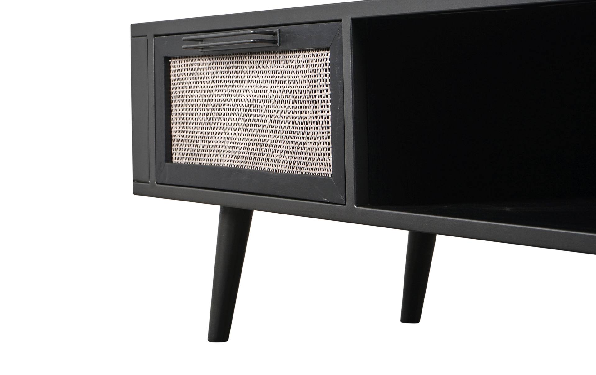 Das TV-Board Nordic Mindi Rattan überzeugt mit seinem Industriellen Design. Gefertigt wurde es aus Rattan und Mindi Holz, welches einen schwarzen Farbton besitzt. Das Gestell ist aus Metall und hat eine schwarze Farbe. Das TV-Board verfügt über zwei Schub