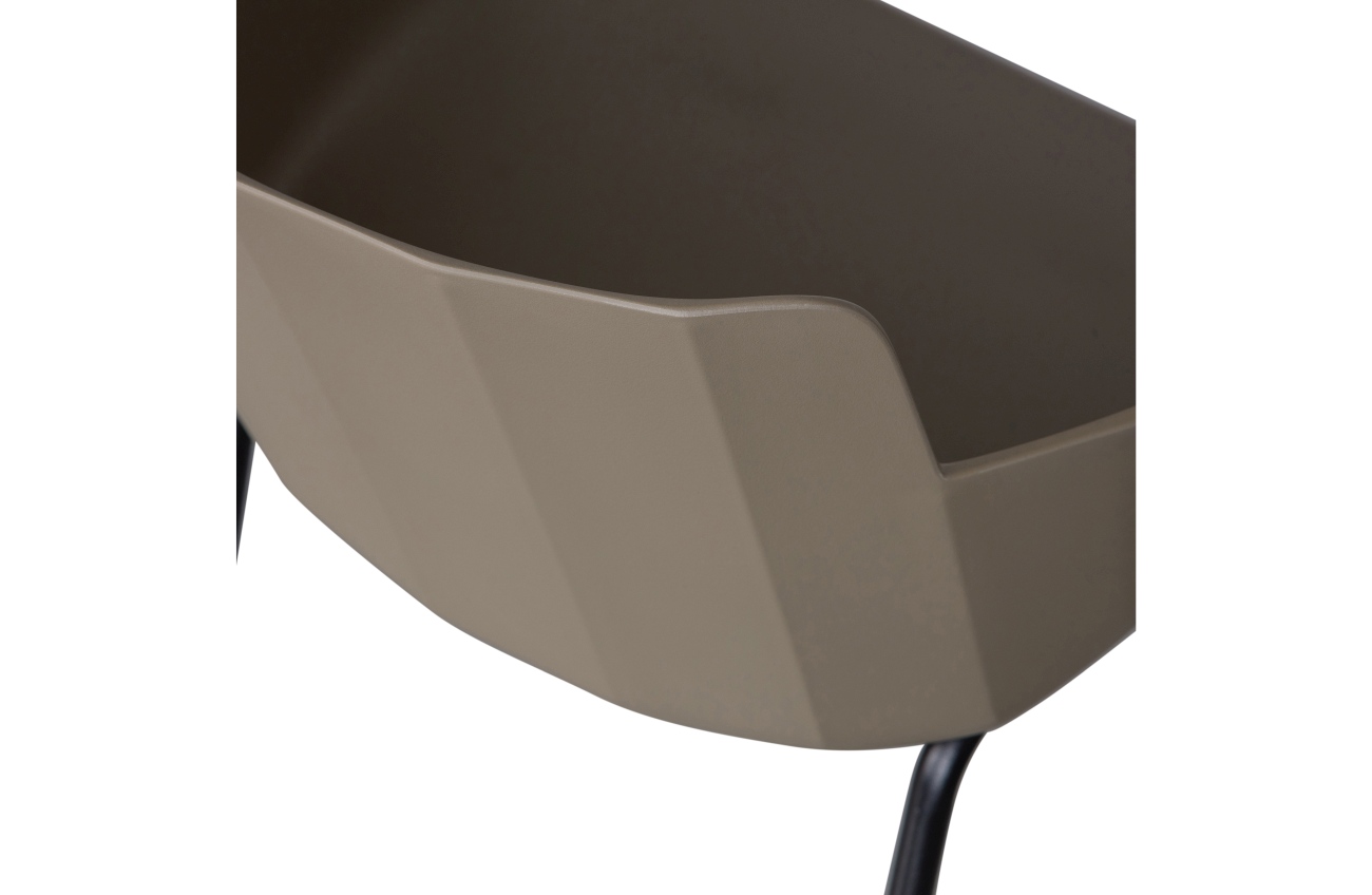 Der Esszimmerstuhl Foppe überzeugt mit seinem modernen Design. Gefertigt wurde er aus Polypropylen, welcher einen Kaki Farbton besitzt. Das Gestell ist aus Metall und hat eine schwarze Farbe. Die Sitzhöhe des Stuhls beträgt 45 cm