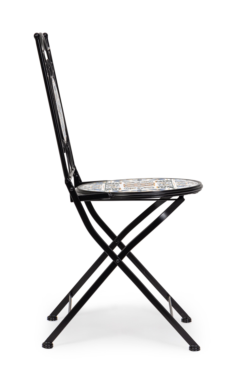 Der Gartenstuhl Mykonos überzeugt mit seinem modernen Design. Gefertigt wurde er aus Keramik, welches einen hellen Farbton besitzt. Das Gestell ist aus Metall und hat eine schwarze Farbe. Der Stuhl ist klappbar.
