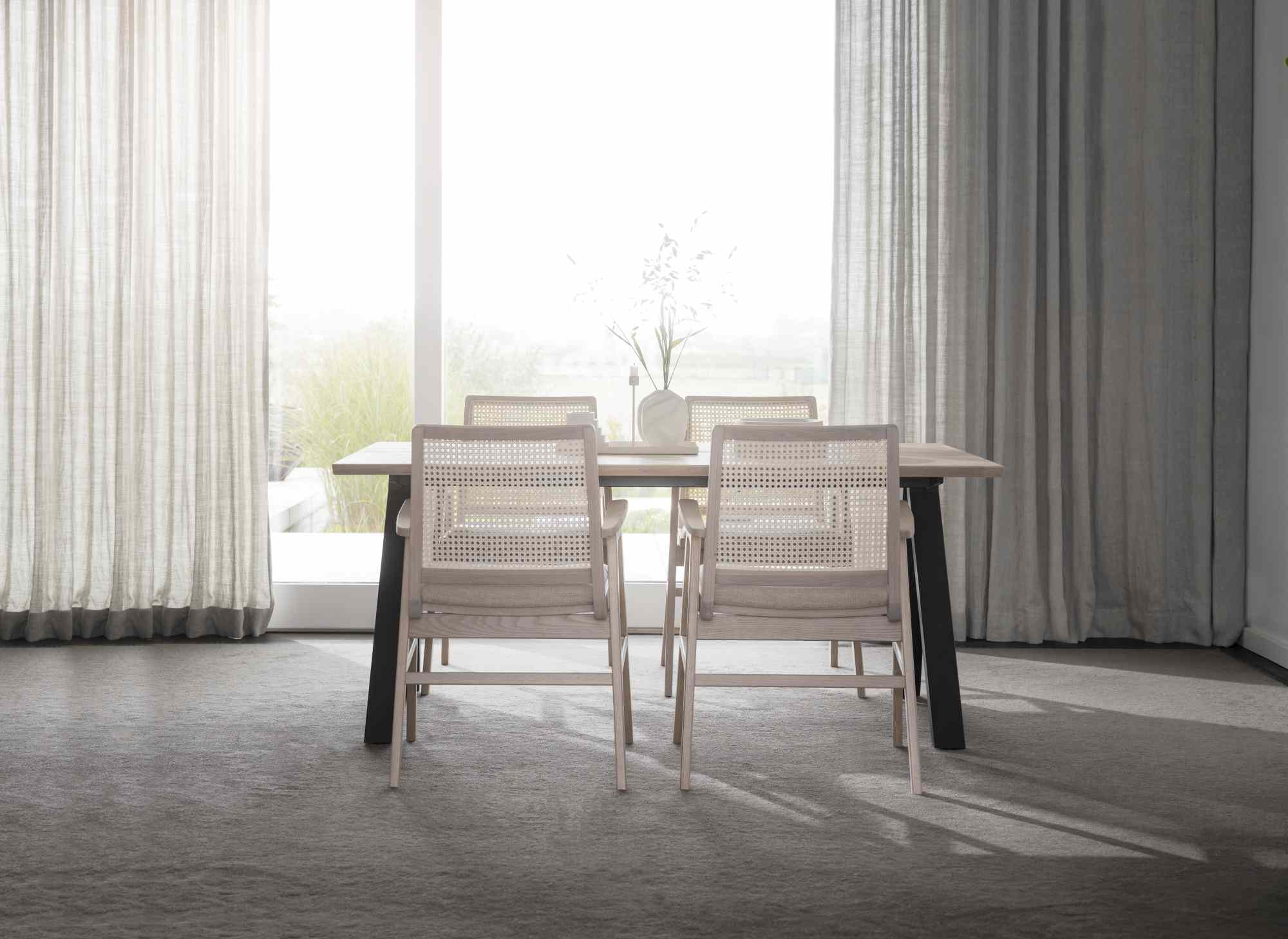 Esstisch Carradale A-Gestell, Eiche Weiß pigmentiert, 170x100cm – stilvoller Blickfang für Ihr Zuhause.