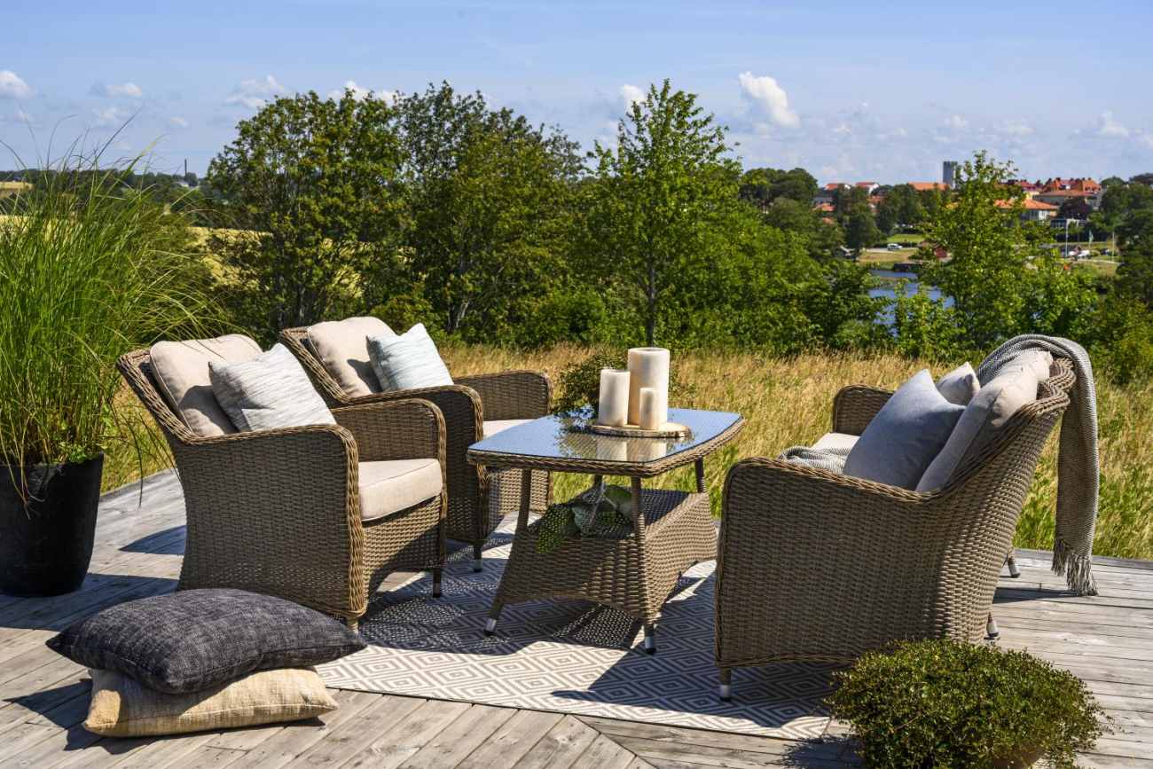 Der Gartensessel Hornbrook überzeugt mit seinem modernen Design. Gefertigt wurde er aus Rattan, welches einen braunen Farbton besitzt. Das Gestell ist aus Rattan und hat eine braune Farbe. Die Sitzhöhe des Sessels beträgt 47 cm.