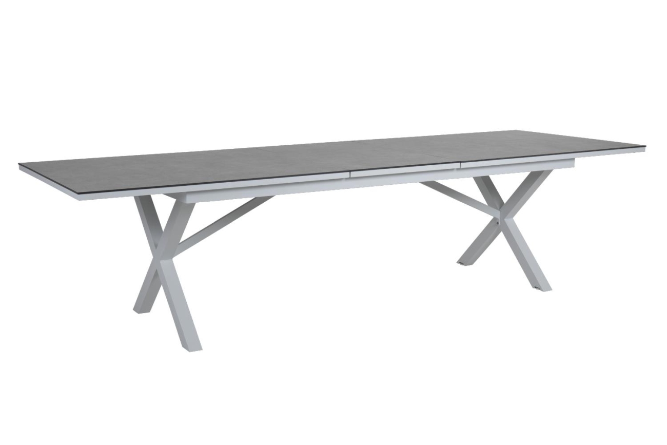 Der Gartenesstisch Hillmond überzeugt mit seinem modernen Design. Gefertigt wurde die Tischplatte aus Granit und besitzt einen weißen Farbton. Das Gestell ist auch aus Metall und hat eine weiße Farbe. Der Tisch besitzt eine Länger von 238 cm welche bis au