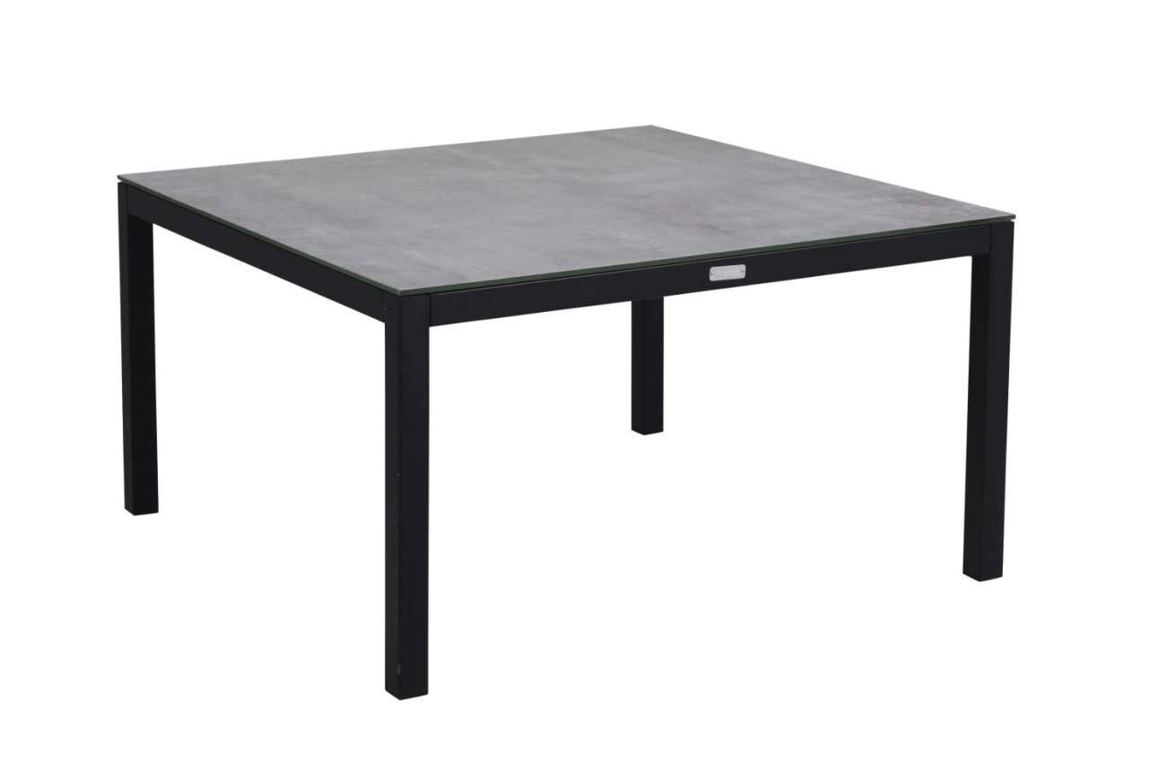 Der Gartencouchtisch Belfort überzeugt mit seinem modernen Design. Gefertigt wurde die Tischplatte aus Metall und besitzt einen schwarzen Farbton. Das Gestell ist auch aus Metall und hat eine schwarze Farbe. Der Tisch besitzt eine Länger von 90 cm.