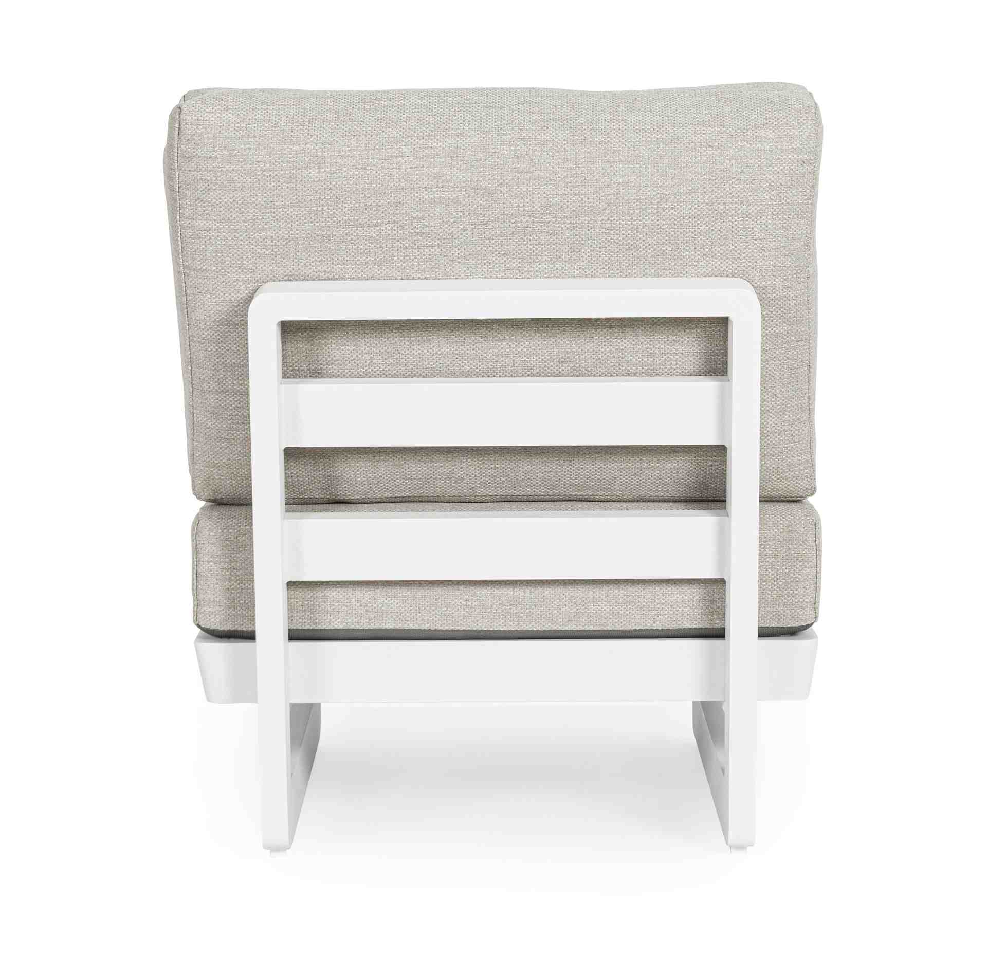Der Gartensessel Infinity überzeugt mit seinem modernen Design. Gefertigt wurde es aus Olefin-Stoff, welcher einen grauen Farbton besitzt. Das Gestell ist aus Aluminium und hat eine weiße Farbe. Der Sessel verfügt über eine Sitzhöhe von 38 cm und ist für 