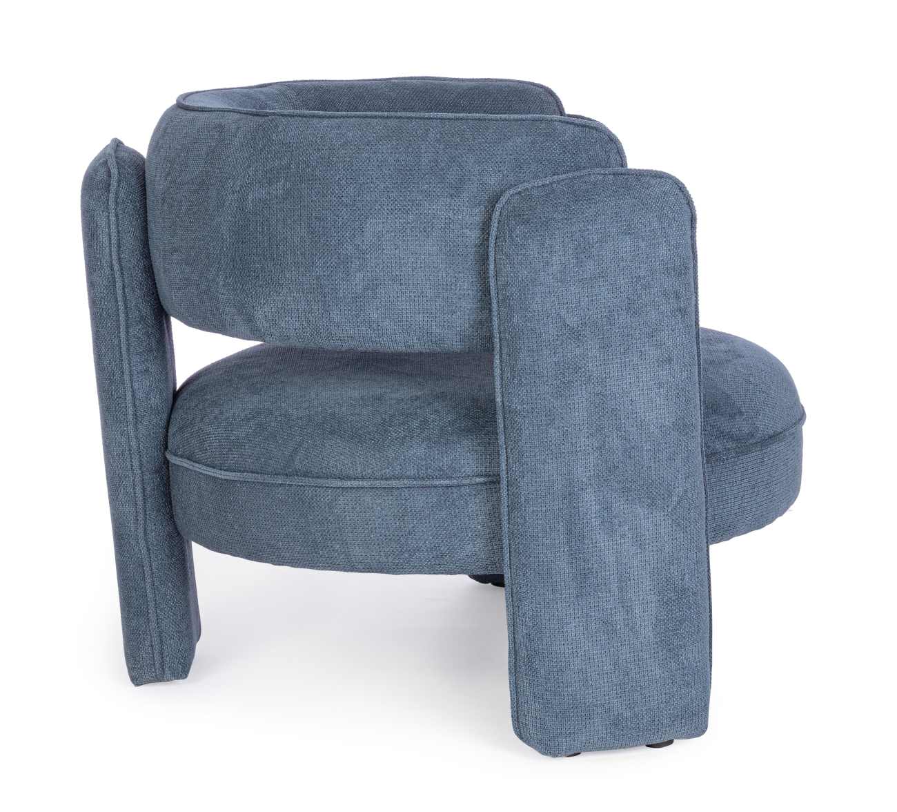 Der Sessel Aisha überzeugt mit seinem modernen Stil. Gefertigt wurde er aus Stoff, welcher einen blauen Farbton besitzt. Der Sessel besitzt eine Sitzhöhe von 44 cm.