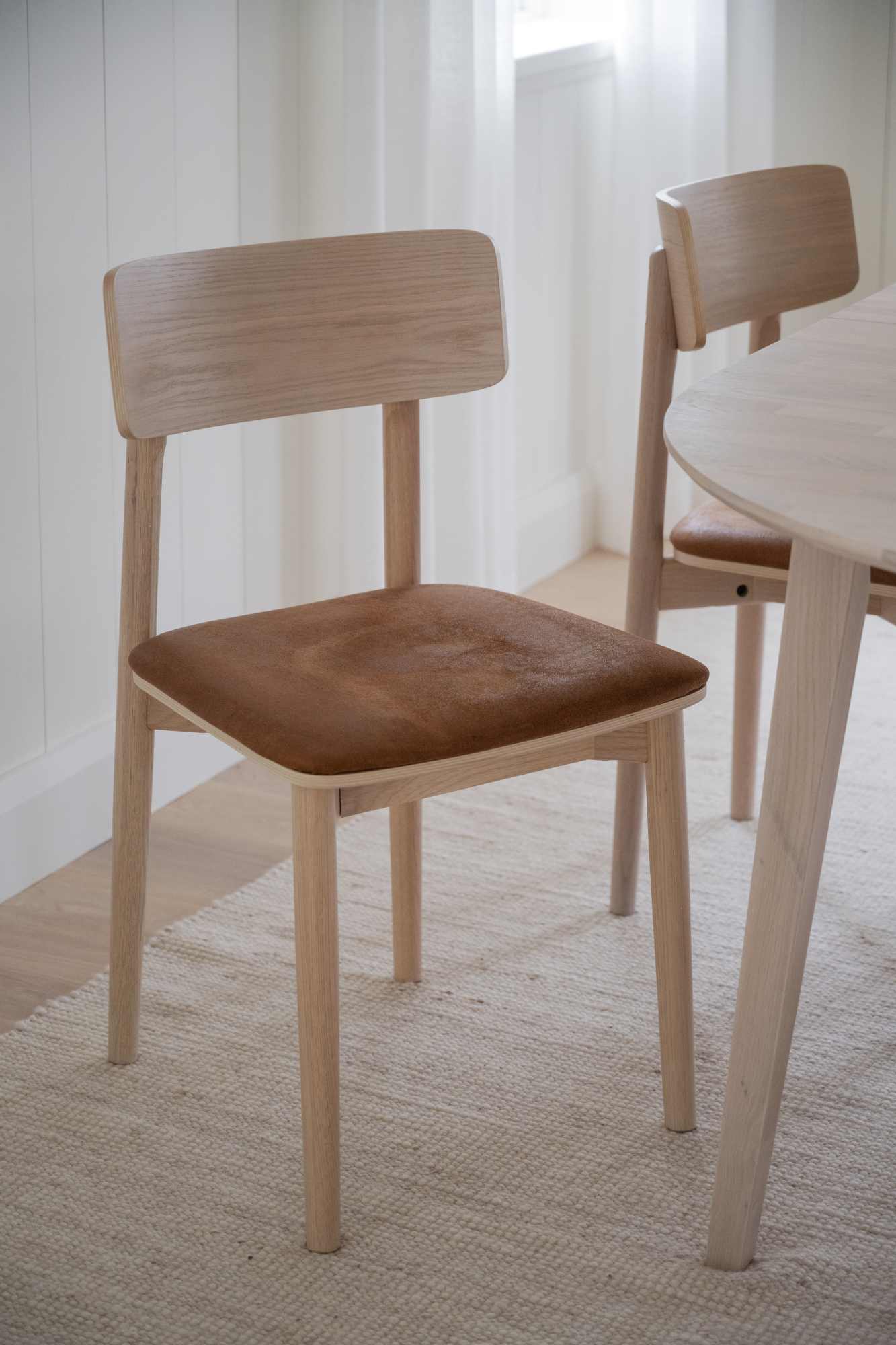 Machen Sie Ihr Zuhause komplett mit Stuhl Wolcott 2er Set, Eiche Whitewash / Braun.