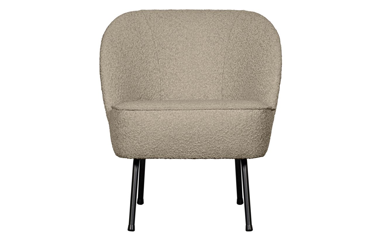 Der Sessel Vogue überzeugt mit seinem modernen Stil. Gefertigt wurde er aus Boucle-Stoff, welcher einen Beigen Farbton besitzt. Das Gestell ist aus Metall und hat eine schwarze Farbe. Der Sessel besitzt eine Sitzhöhe von 44 cm.