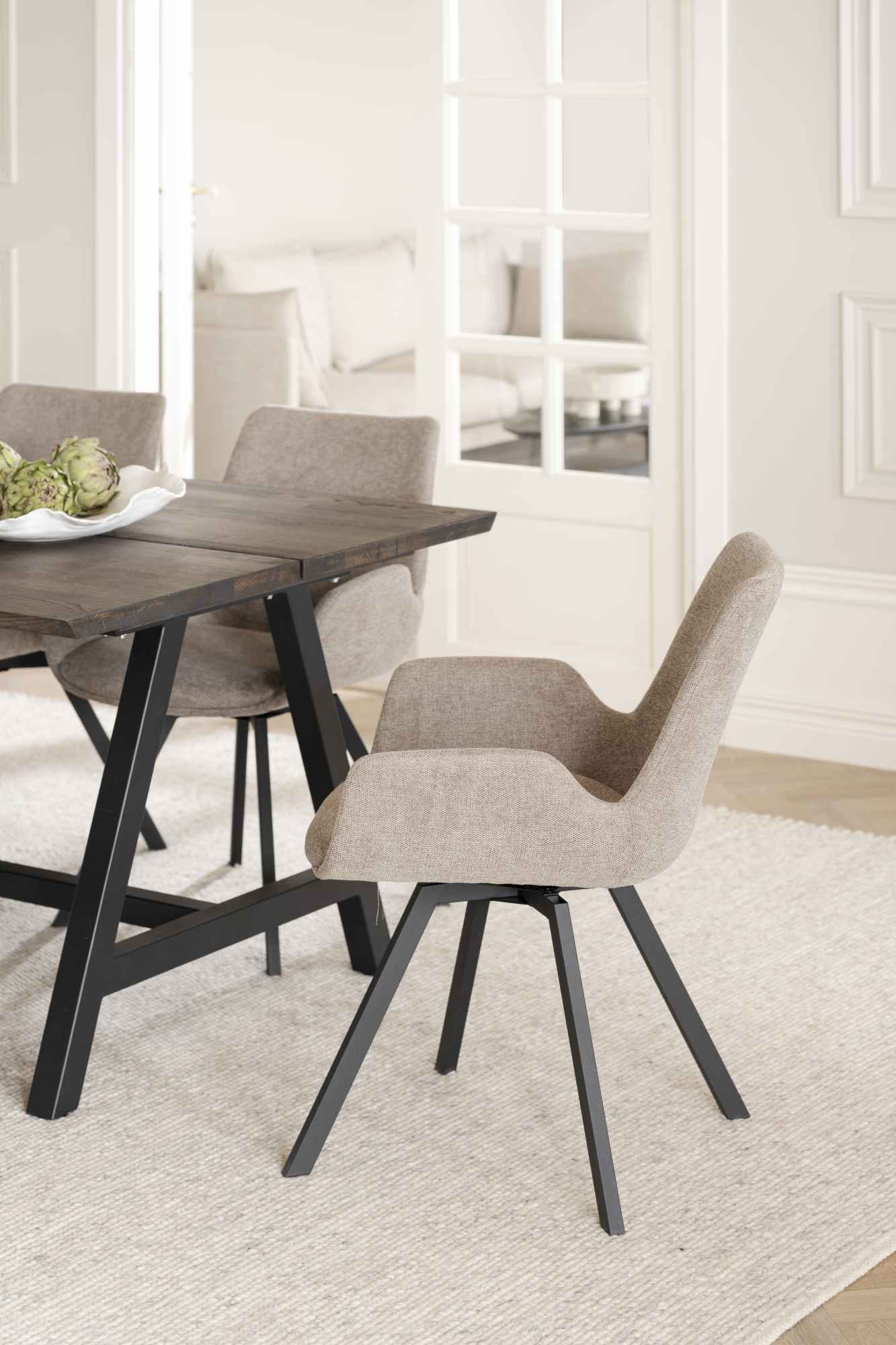 Stuhl Norwell 2er Set mit Drehfunktion, Beige – überzeugt mit zeitlosem Stil.