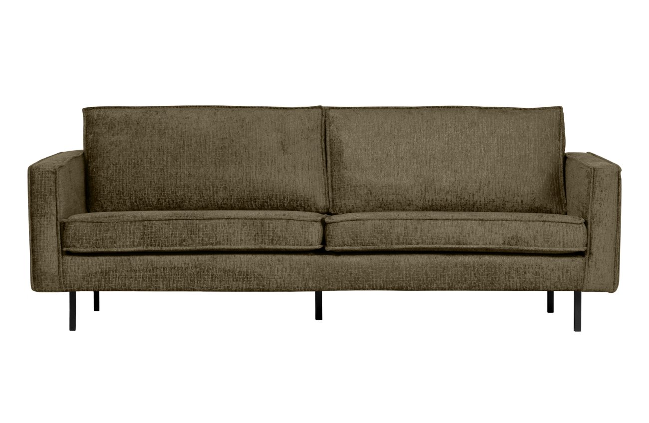 Das Sofa Rodeo überzeugt mit seinem modernen Stil. Gefertigt wurde es aus Struktursamt, welches einen dunkelbraunen Farbton besitzt. Das Gestell ist aus Metall und hat eine schwarze Farbe. Das Sofa besitzt eine Breite von 190 cm.