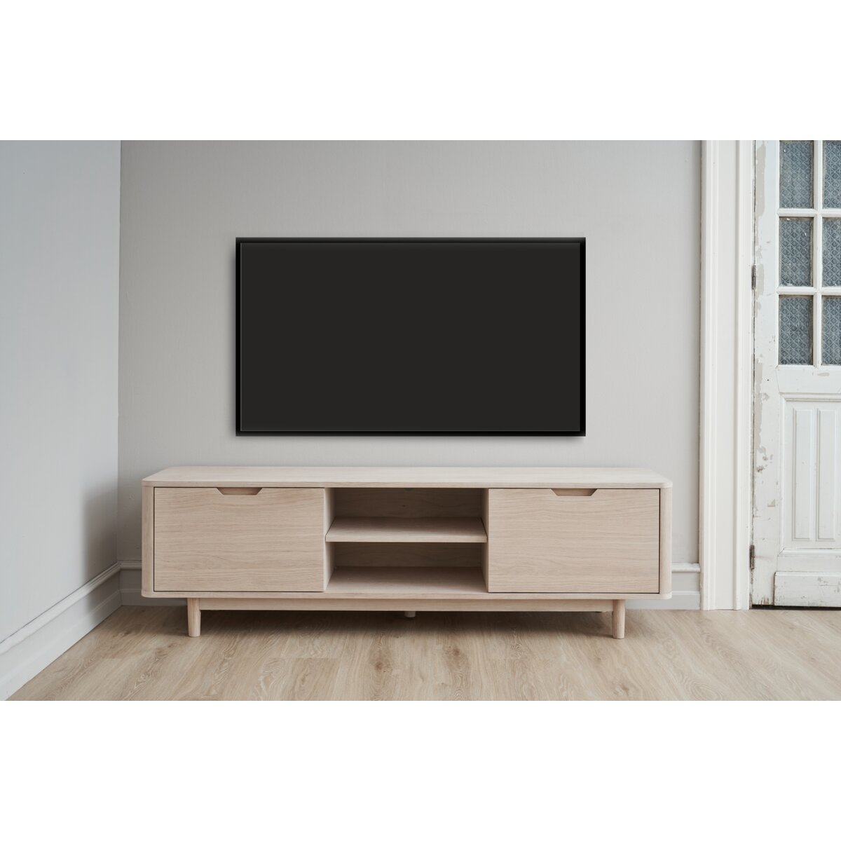 TV-Board Gorbin Eiche Whitewash 180 cm - mit Türen & Soft-Close