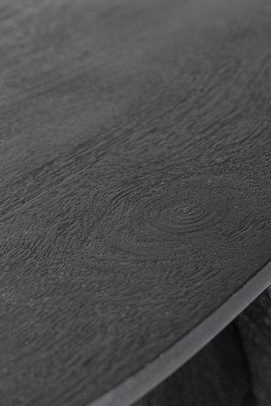 Der Beistelltisch Monterry überzeugt mit seinem modernen Stil. Gefertigt wurde er aus Mangoholz, welches einen schwarzen Farbton besitzt. Der Beistelltisch besitzt eine Größe von 60x45 cm.