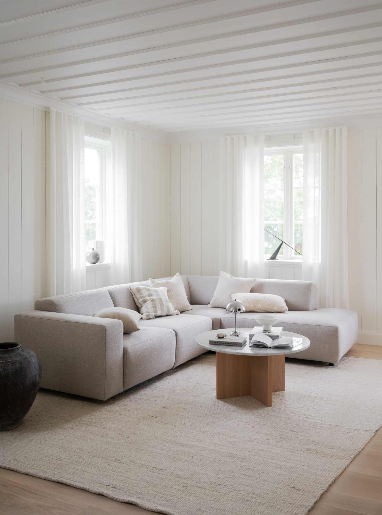 Couchtisch Brooksville, Marmor Rund 90cm, Weiß / Weiß – überzeugt mit zeitlosem Stil.