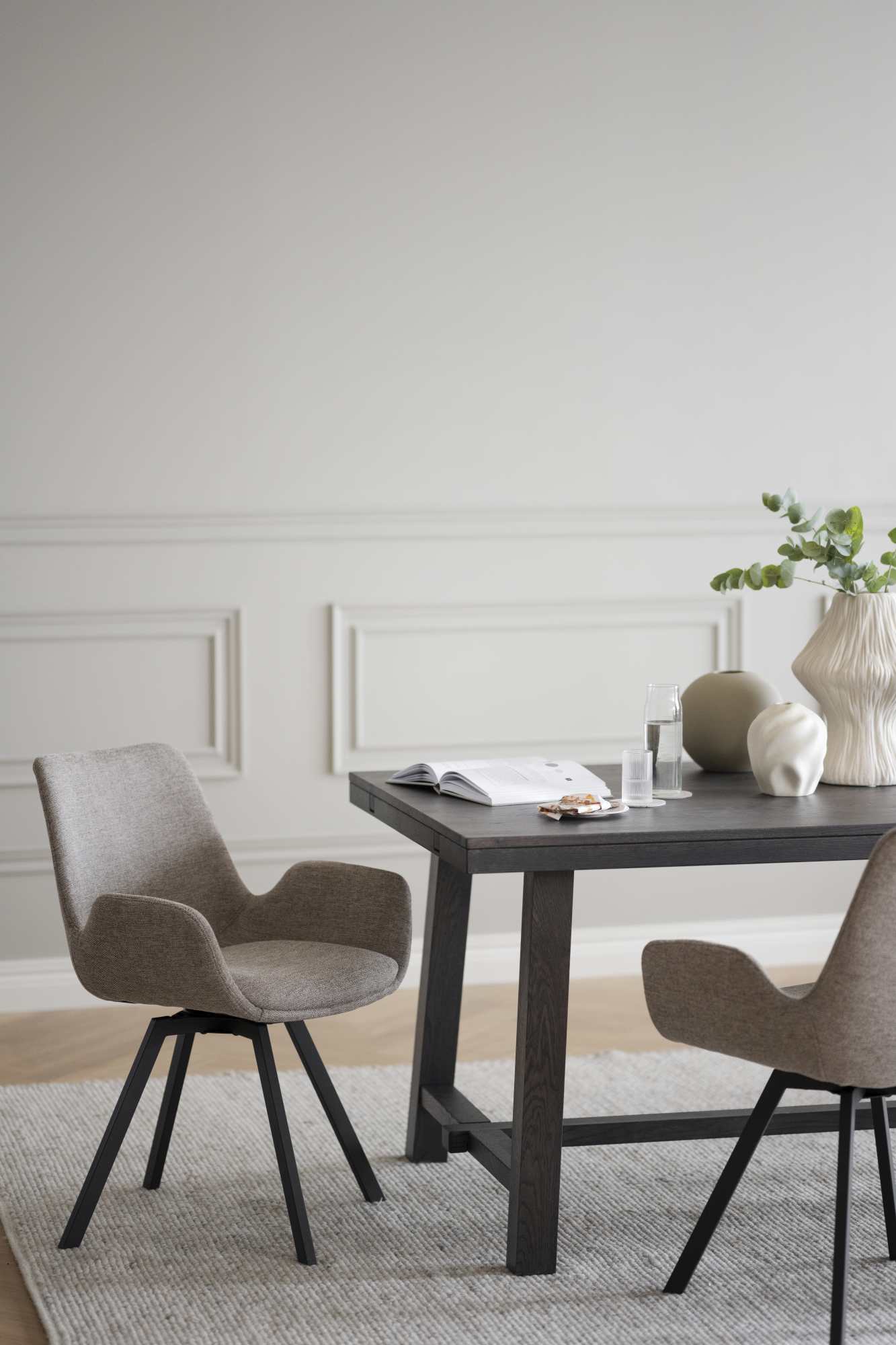 Stuhl Norwell 2er Set mit Drehfunktion, Beige – überzeugt mit zeitlosem Stil.