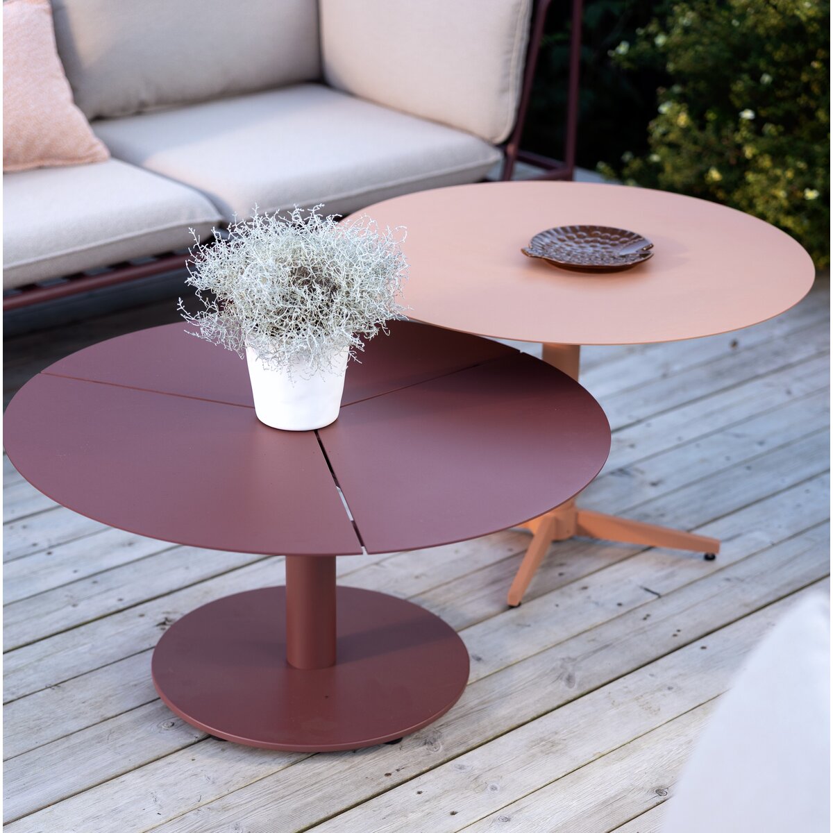 Gartencouchtisch Peace aus Aluminium - 80x80x40 cm, Zinnoberrot