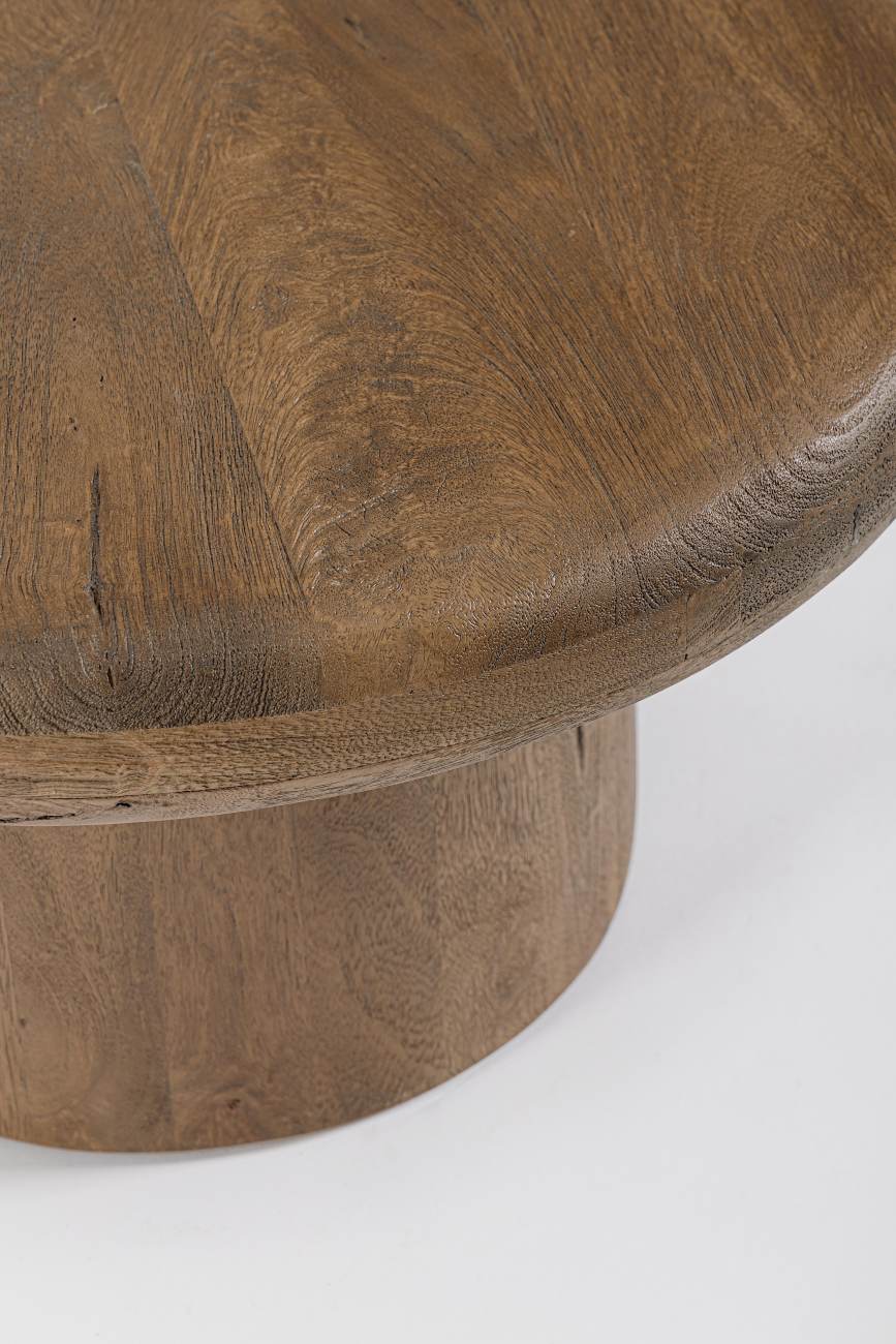 Der Couchtisch Lopez überzeugt mit seinem modernen Stil. Gefertigt wurde er aus Mangoholz, welches einen braunen Farbton besitzt. Das Gestell ist auch aus Mangoholz. Der Couchtisch besitzt einen Durchmesser von 60 cm.