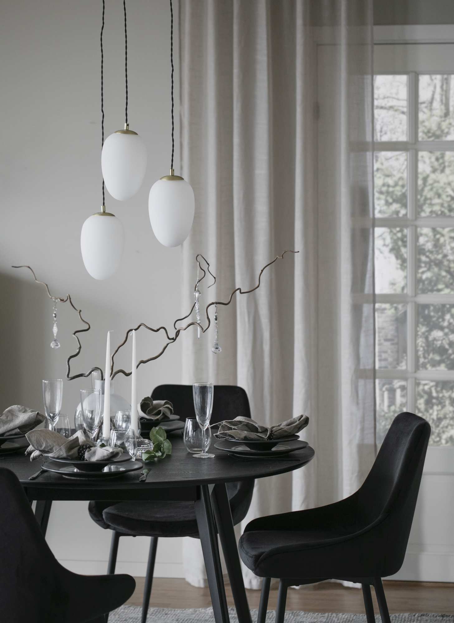 Stuhl Sierra Samt 2er Set, Schwarz – modernes Design trifft Komfort.