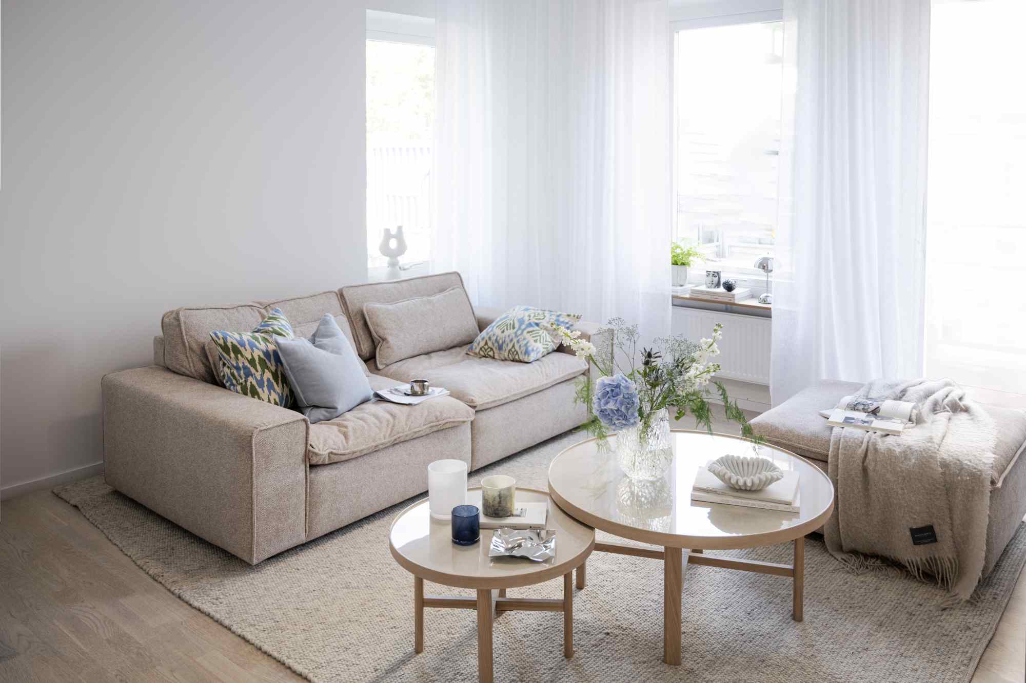 Couchtisch Marsden Rund 90cm, Weiß passt perfekt in stilvolle Wohnräume.